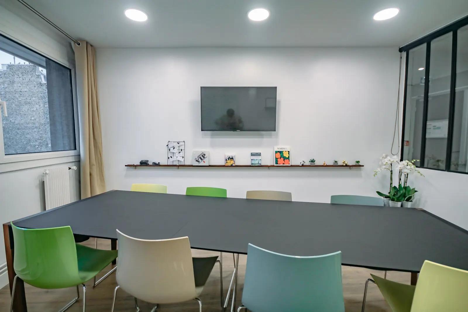 Meeting room in Vittoria, a pleasantly designed workroom - 4