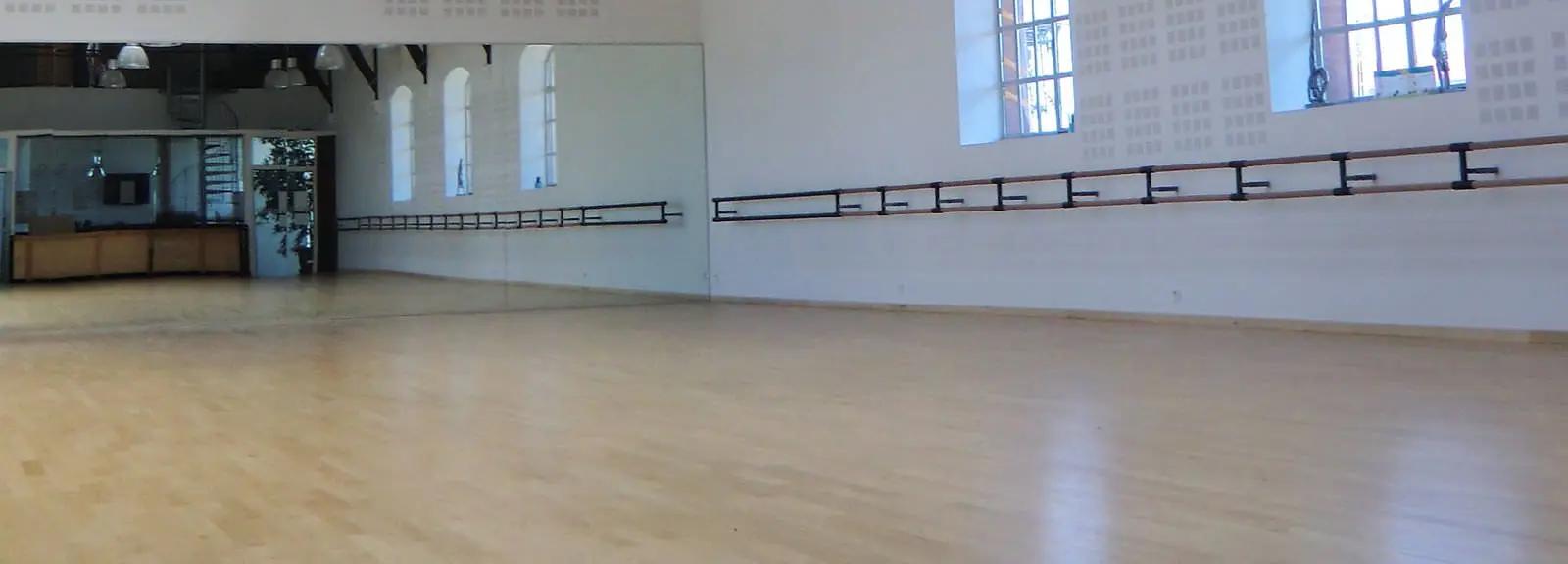 Sala dentro Luminoso y atípico estudio de danza ideal para rodajes - 1