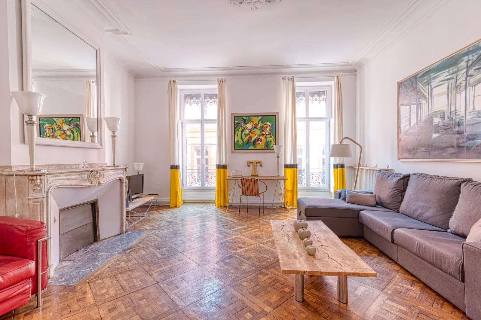 Living room in Beautiful bourgeois apartment in the city center - 1