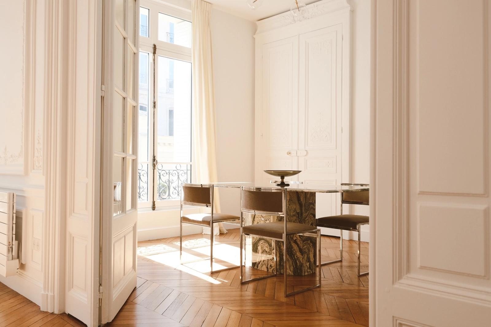 Meeting room in Beautiful, streamlined Haussmann apartment - 5