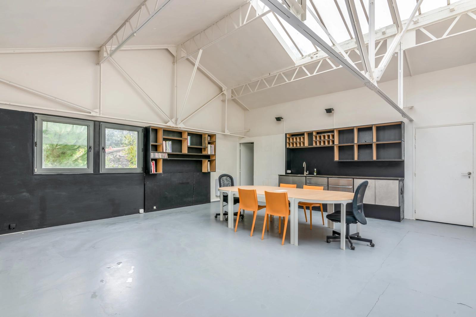 Meeting room in Bright space with glass roof in Montreuil - 1
