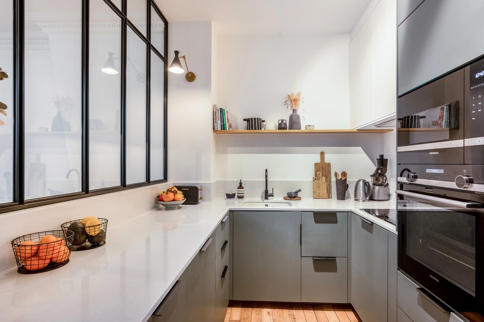 Kitchen in Elegant Hausmanian Minimalist apartment - 1