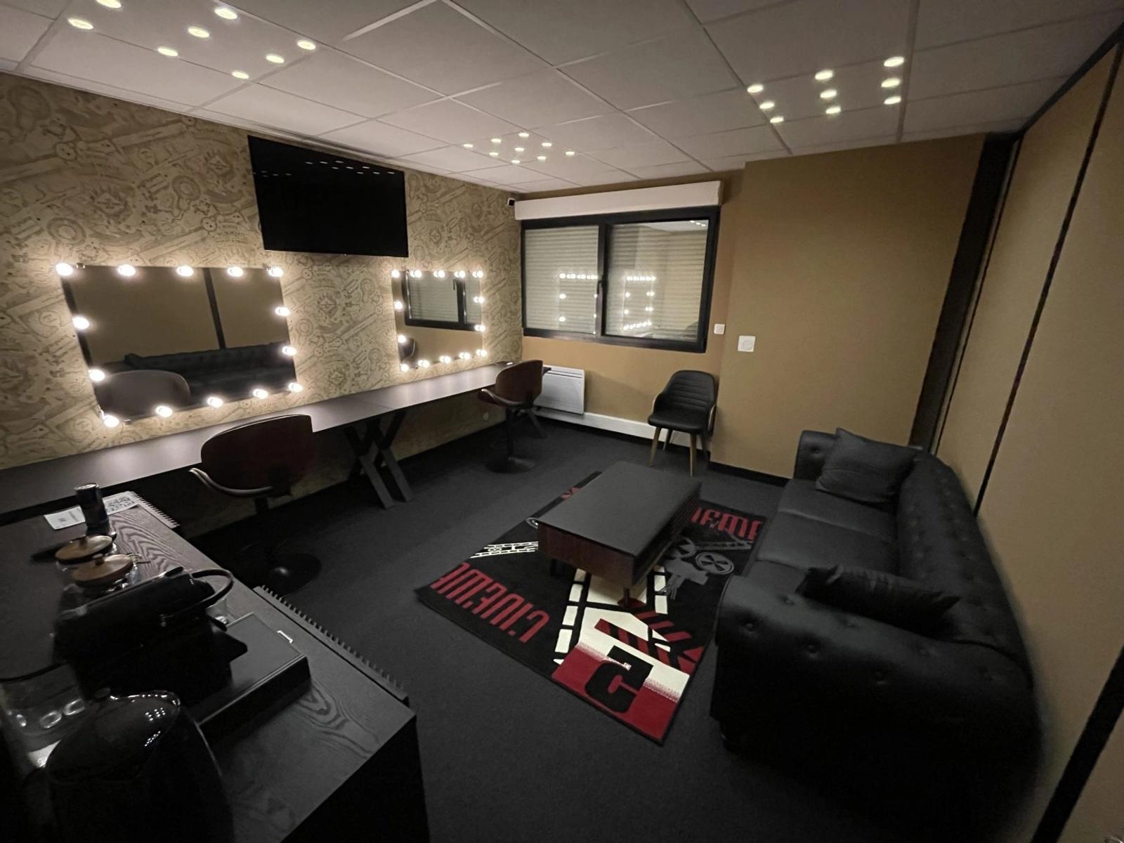 Living room in Shooting Studio Rental - 1
