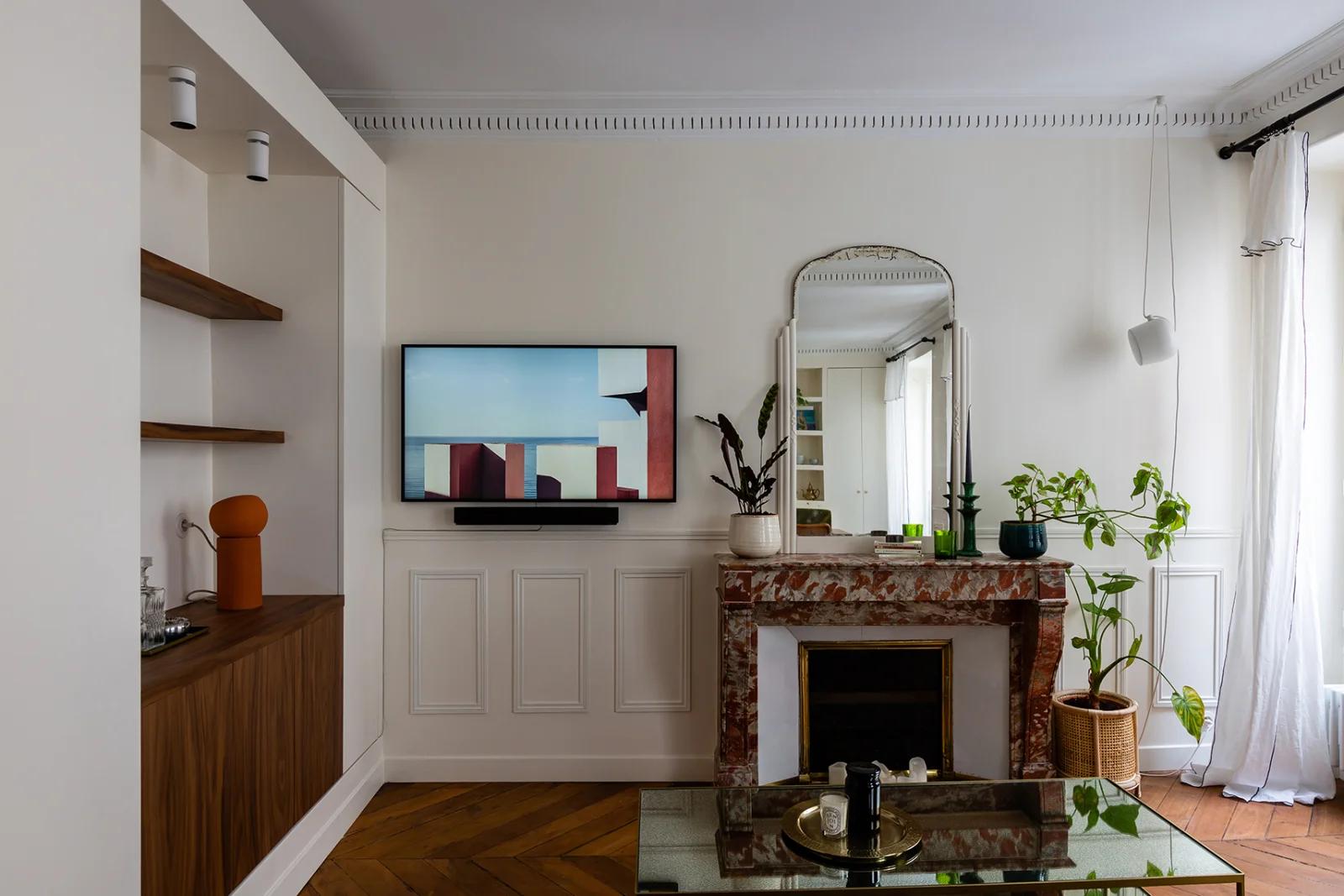 Living room in Batignolles apartment, renovated & vintage - 4