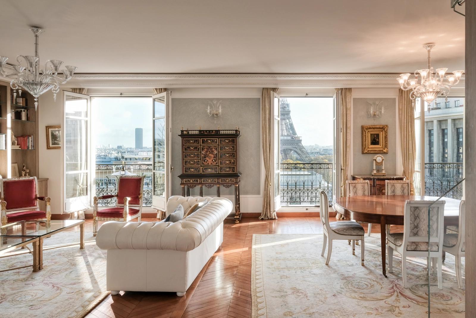 Salon dans Tour Eiffel : Luxueux appartement  - 1
