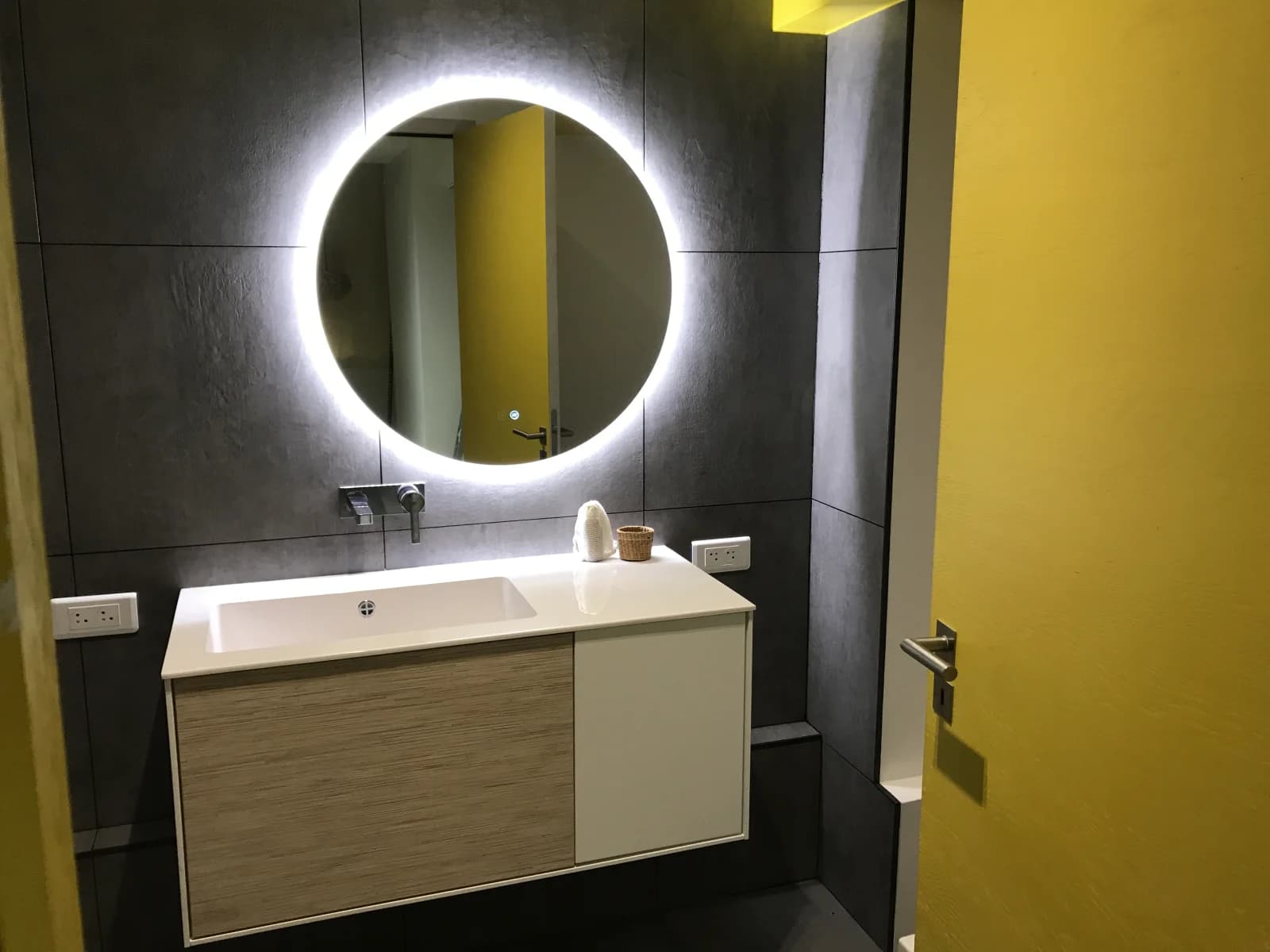 Bathroom in 140m² loft apartment in Les Lilas - 1
