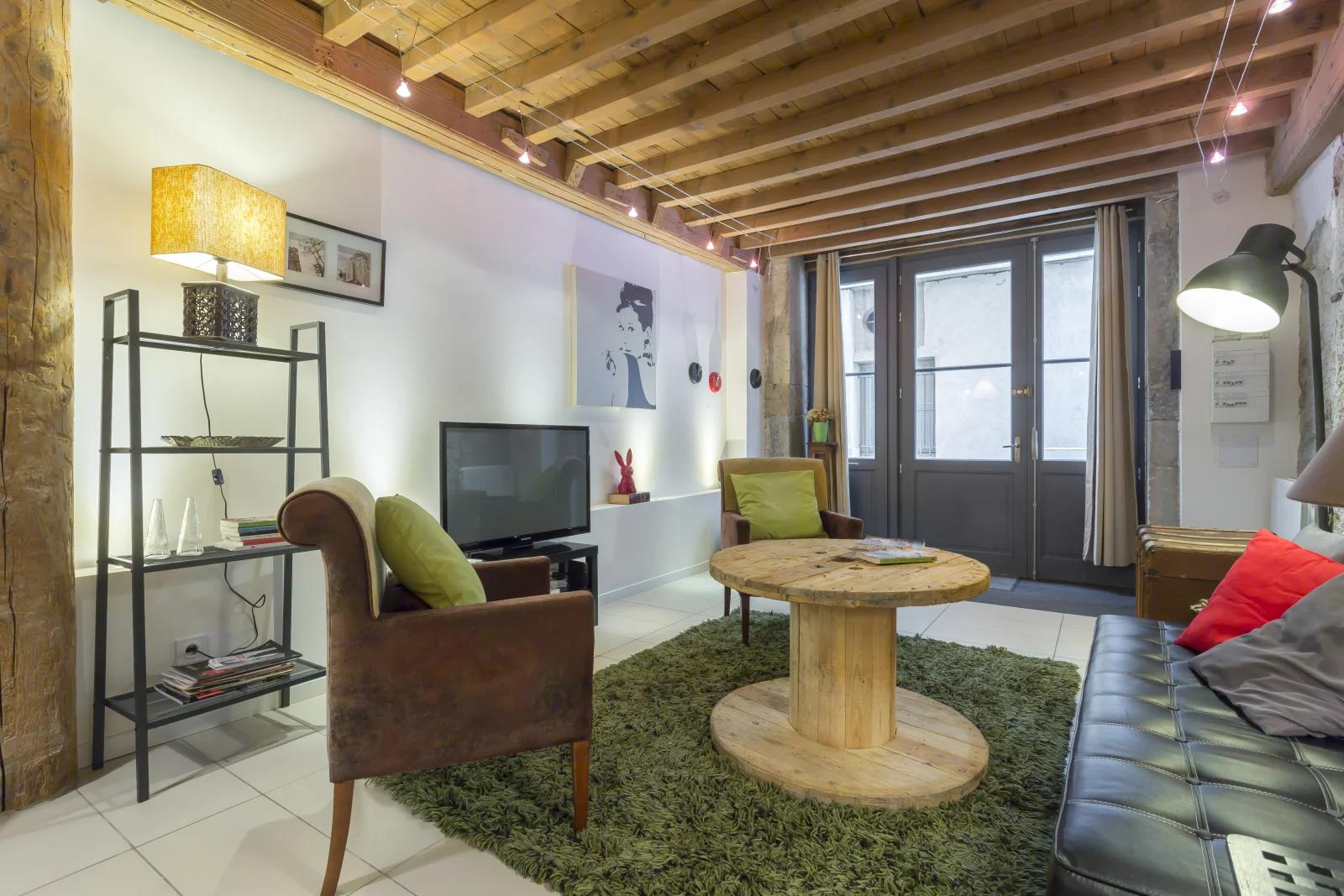 Living room in Loft Design Duplex 73 m² Bellecour Lyon Centre - 5