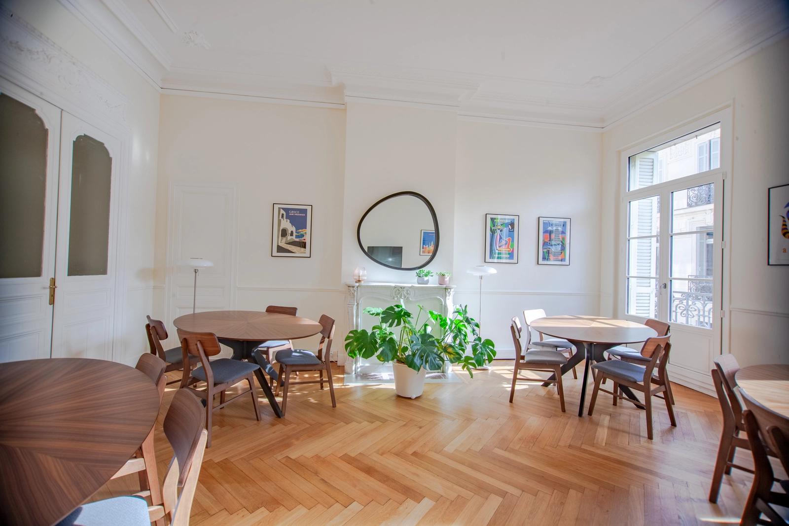 Meeting room in Haussmannian charm in the heart of downtown - 1
