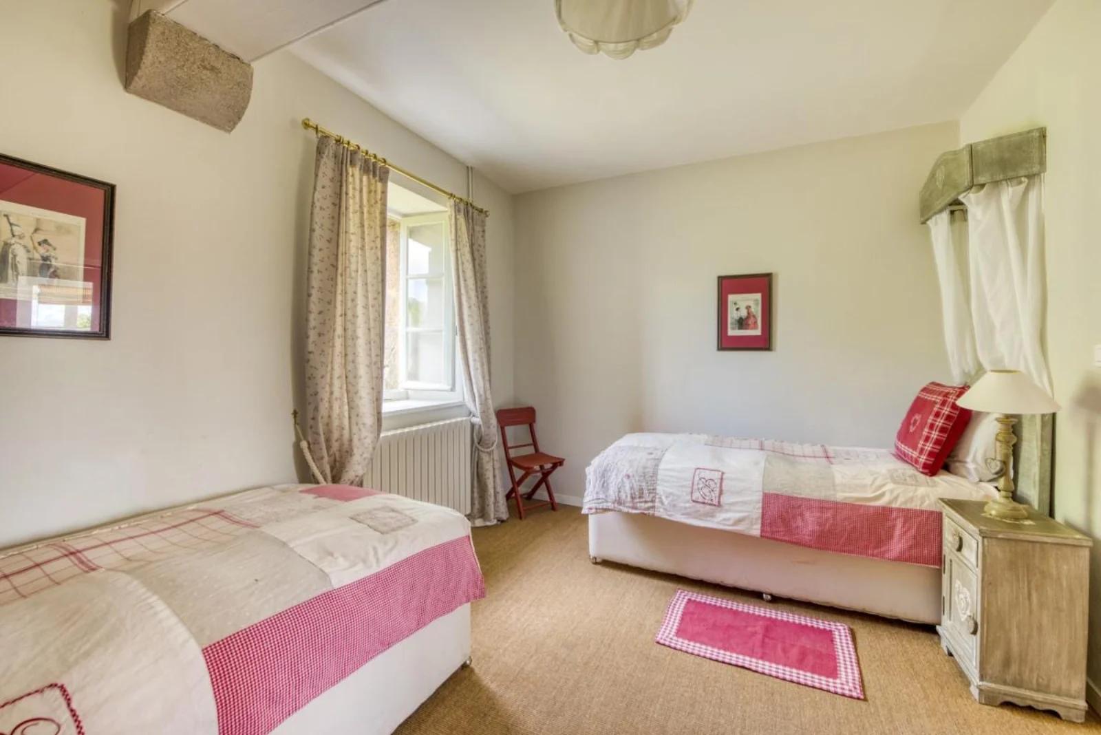 Bedroom in Best Kept Secret in Burgundy - Cottage - 1