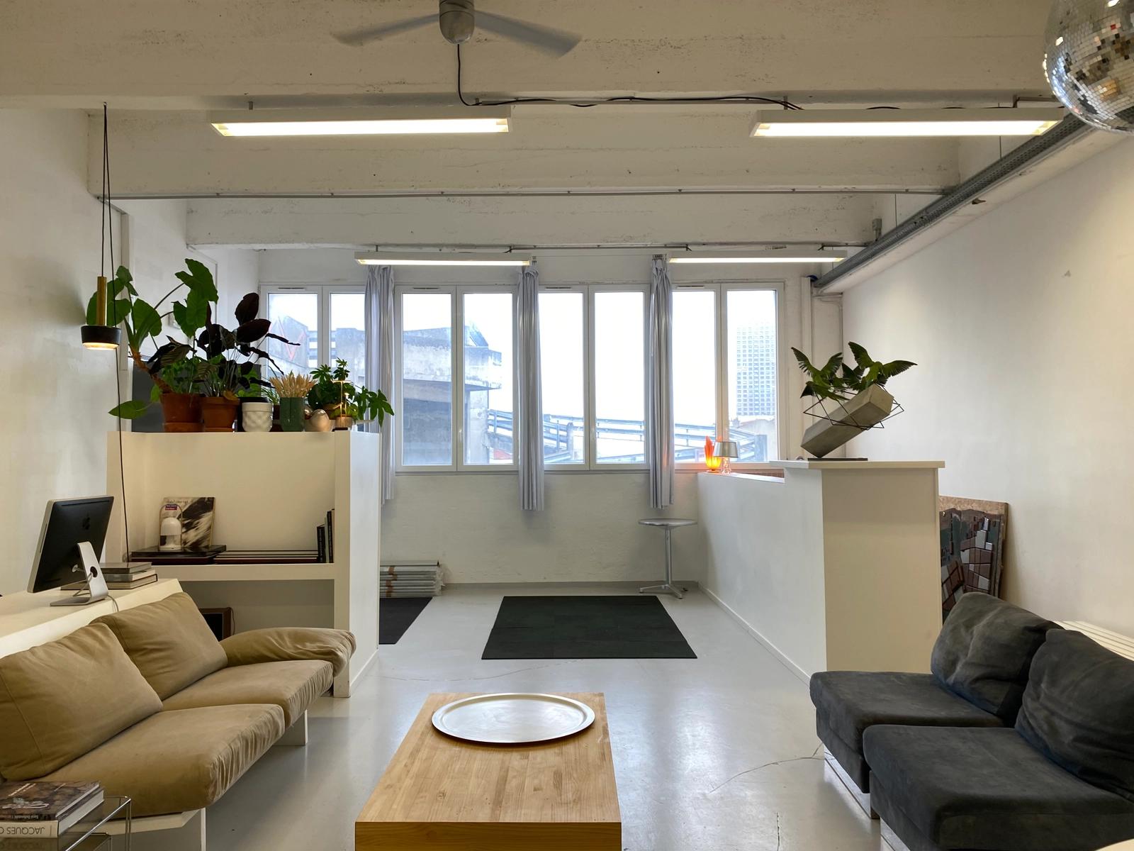 Salon dans Atelier d'architecture hyperurbain loft avec vue - 0