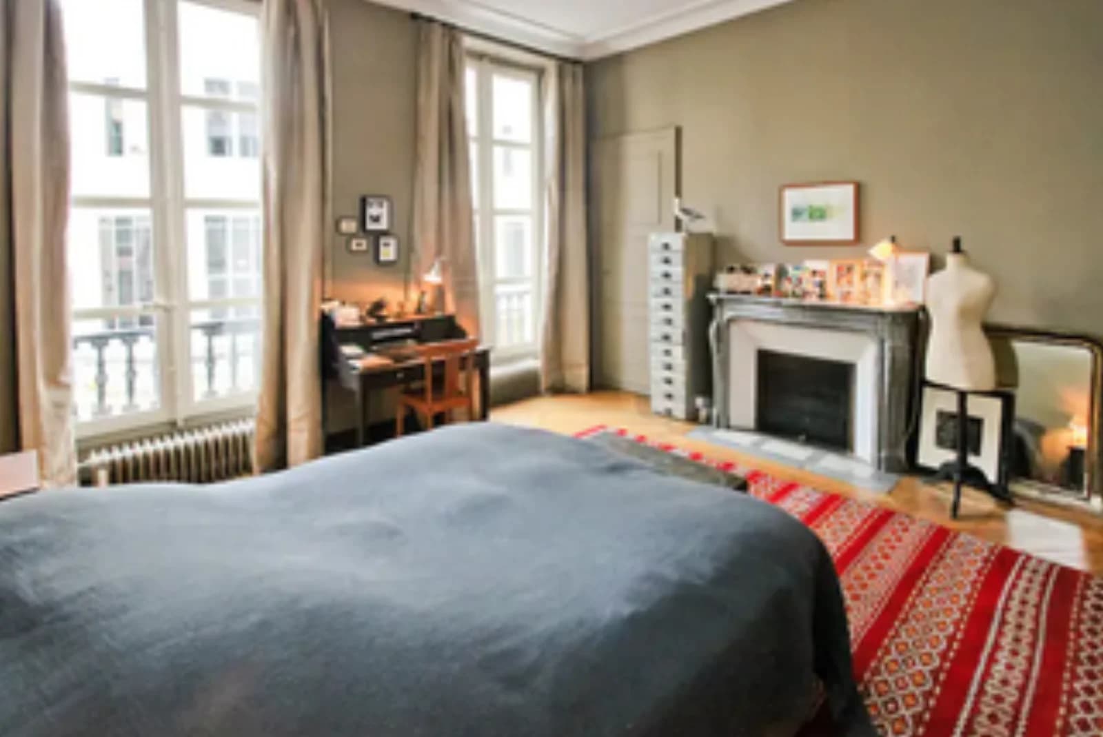 Bedroom in In the heart of Saint Germain des Prés - 1