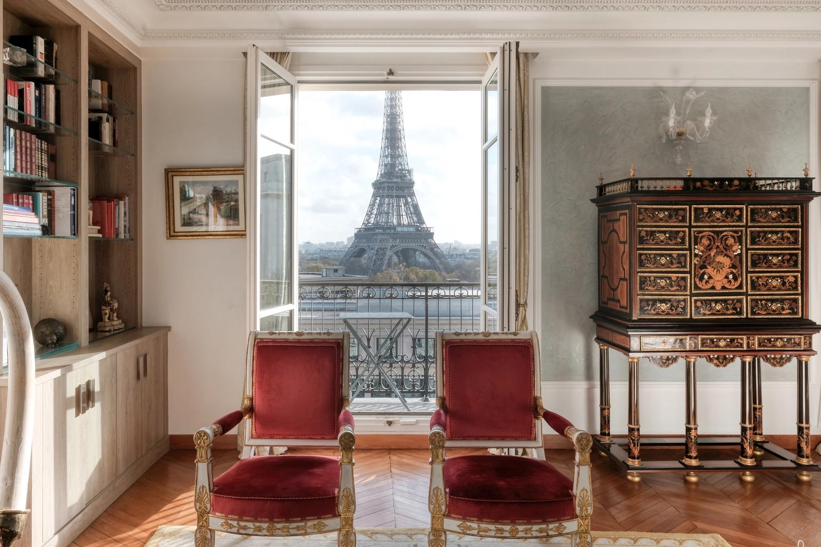 Salle de réunion dans Tour Eiffel : Luxueux appartement  - 1