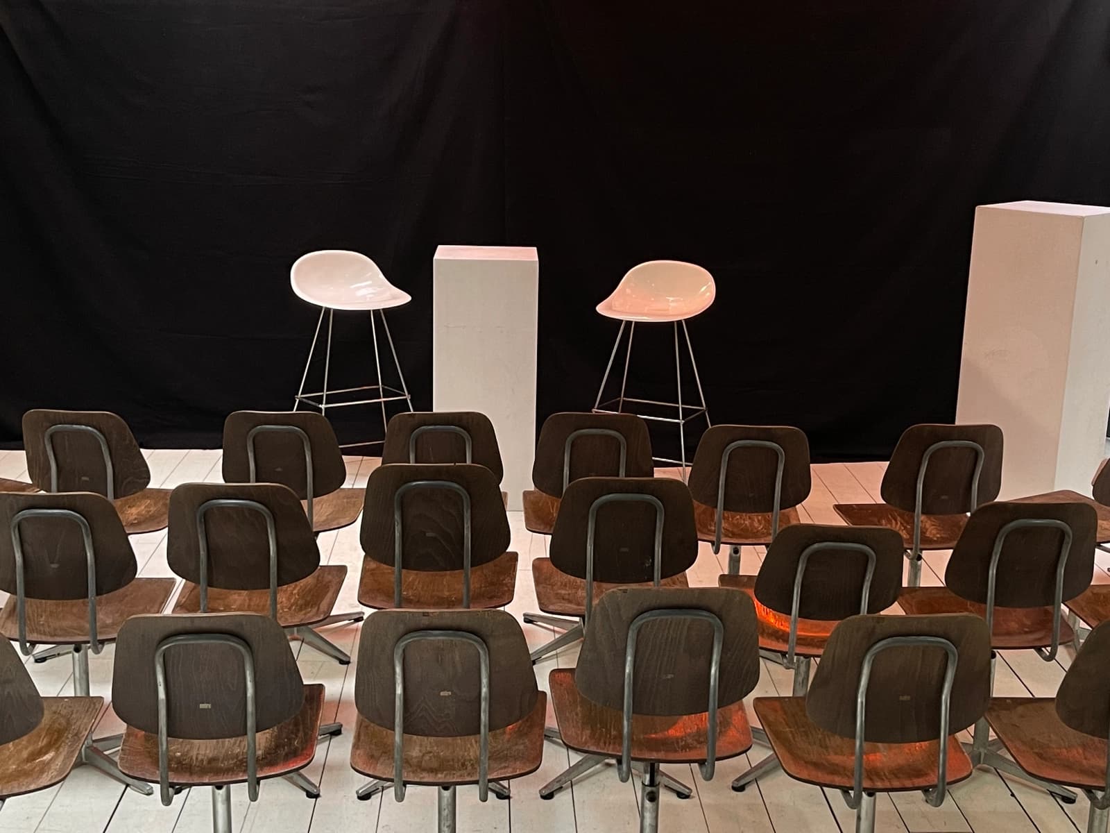 Meeting room in An artist's studio in the heart of the 10th arrondissement - 1