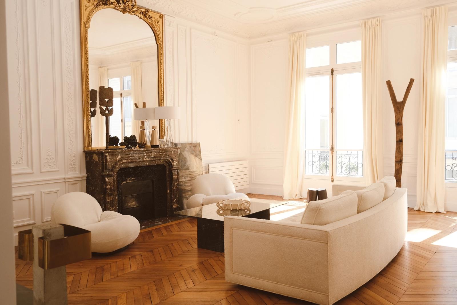 Living room in Beautiful, streamlined Haussmann apartment - 2