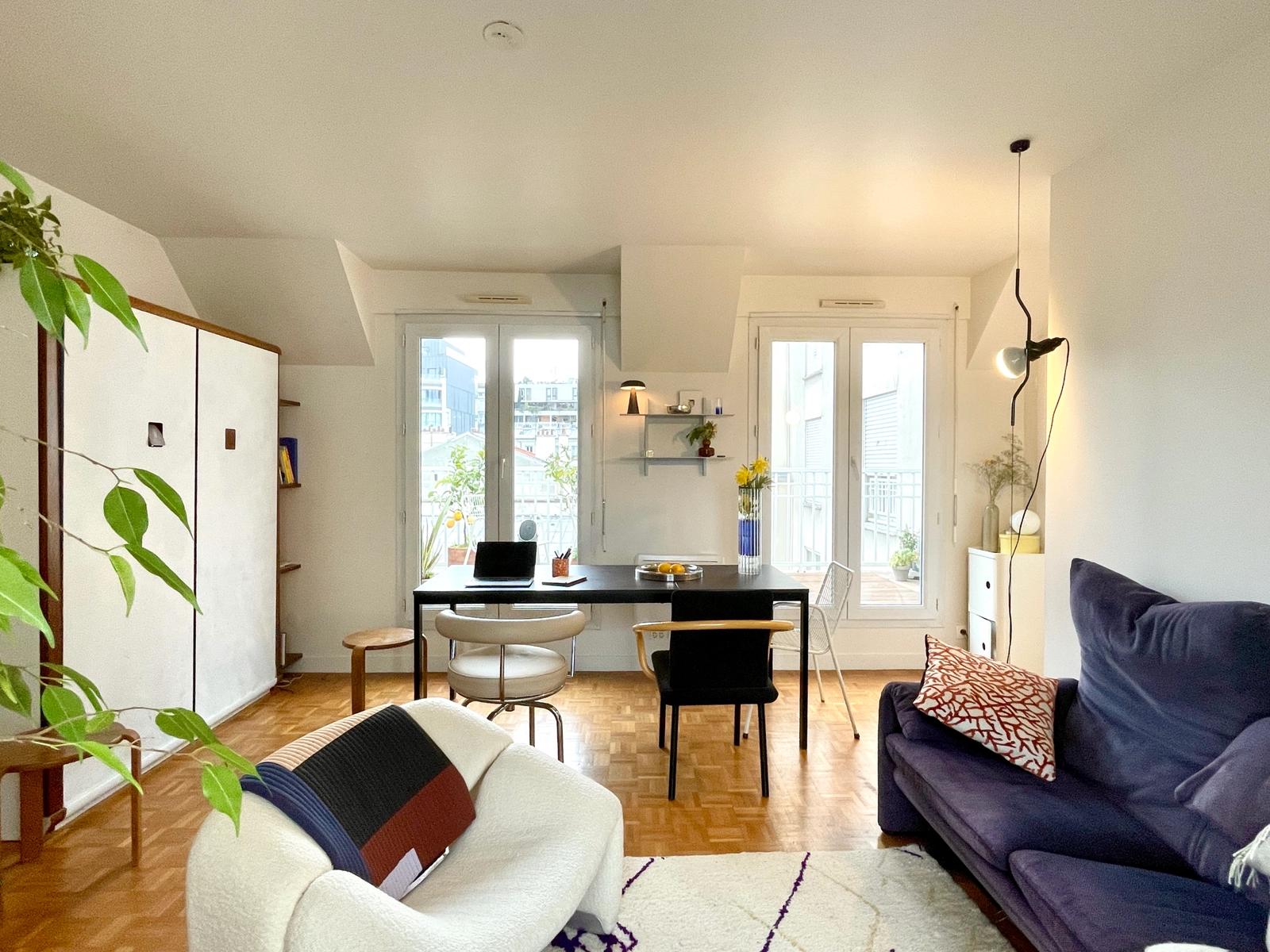 Salon dans Loft Design avec terrasses au coeur de Paris - 1