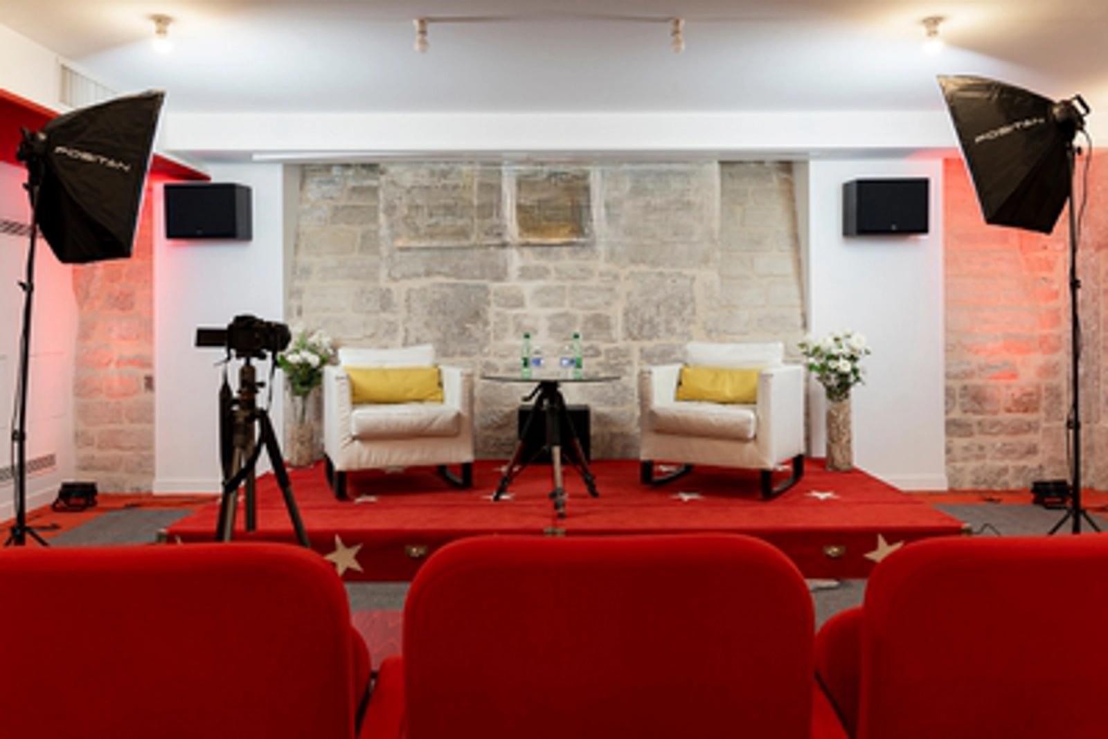 Meeting room in Meeting and Projection Room Paris 2nd arrondissement - 1