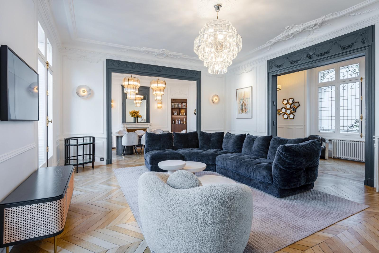 Living room in Haussmannian apartment Niel - 1