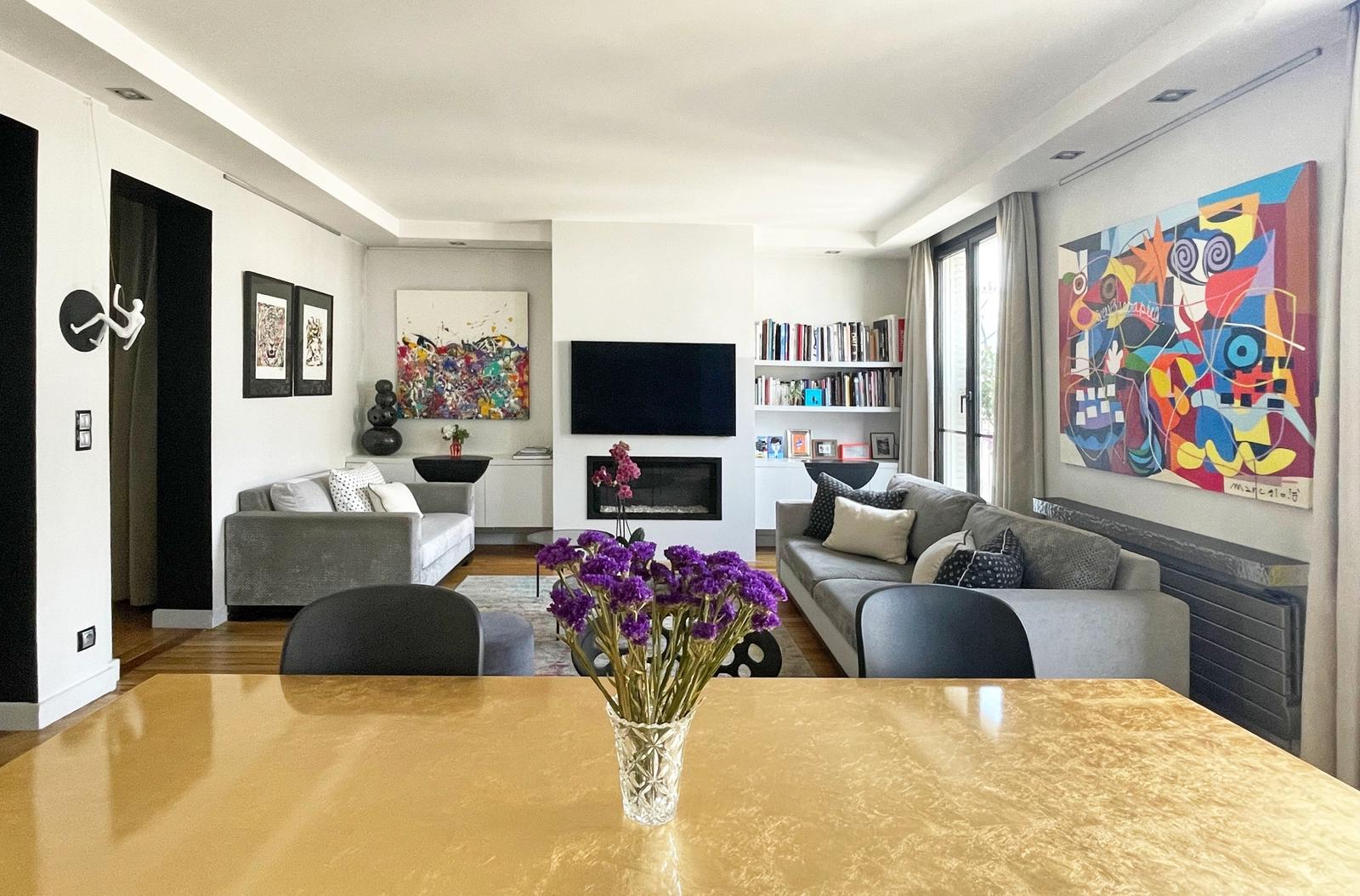 Living room in Monceau - Gallery apartment, design and arty - 4