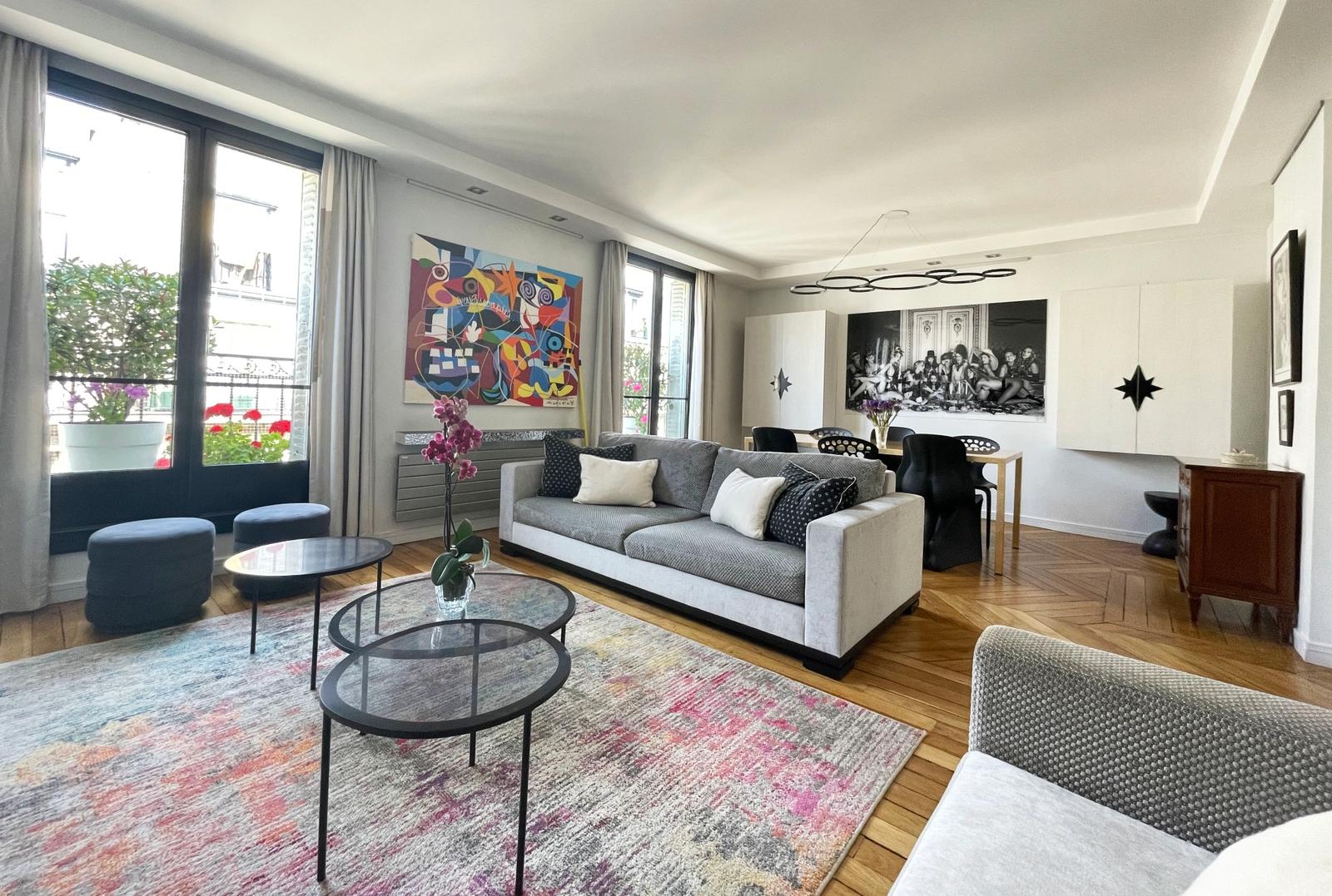 Living room in Monceau - Gallery apartment, design and arty - 5