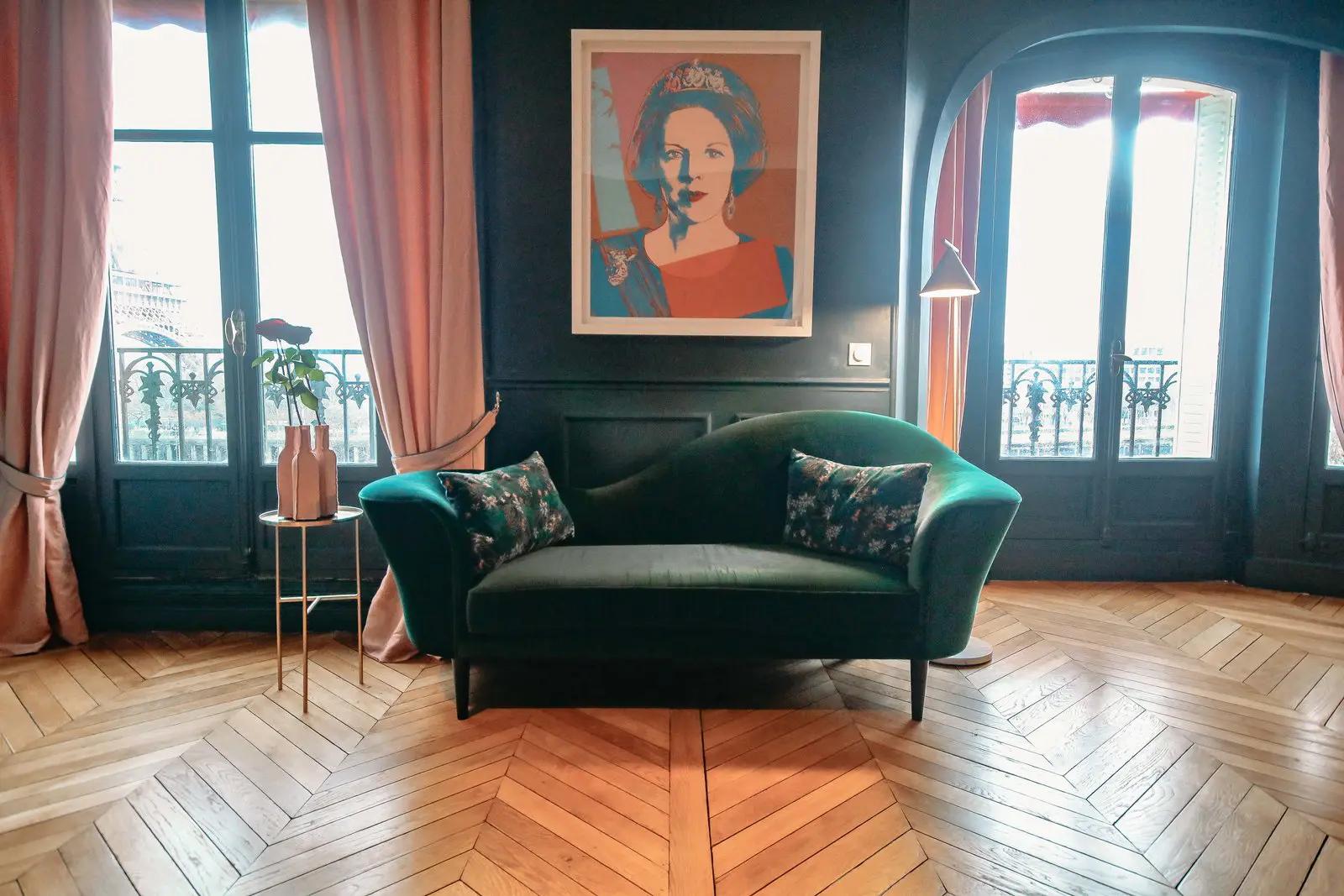 Salon dans Appartement Haussmannien avec vue Tour Eiffel - 4