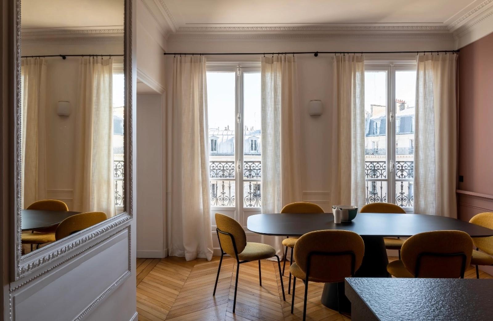 Meeting room in Bright apartment at the foot of the Arc de Triomphe - 0