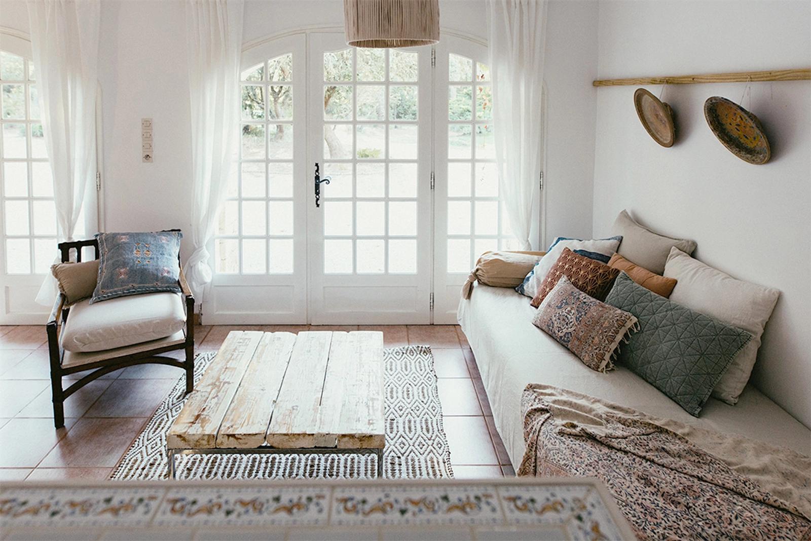 Bedroom in Provencal villa on 8-hectare estate - 1
