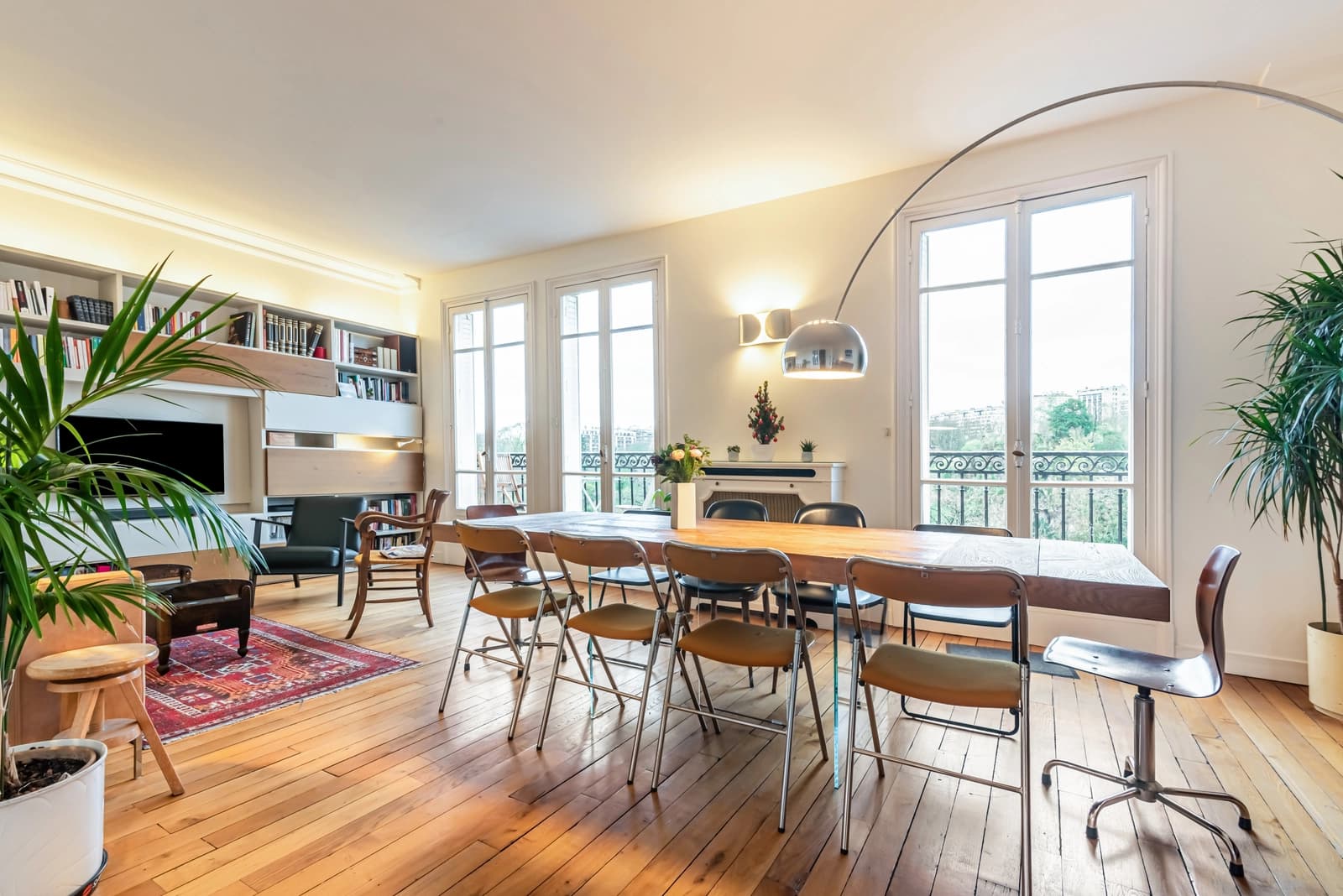 Space Living room with panoramic view of Buttes-Chaumont - 0