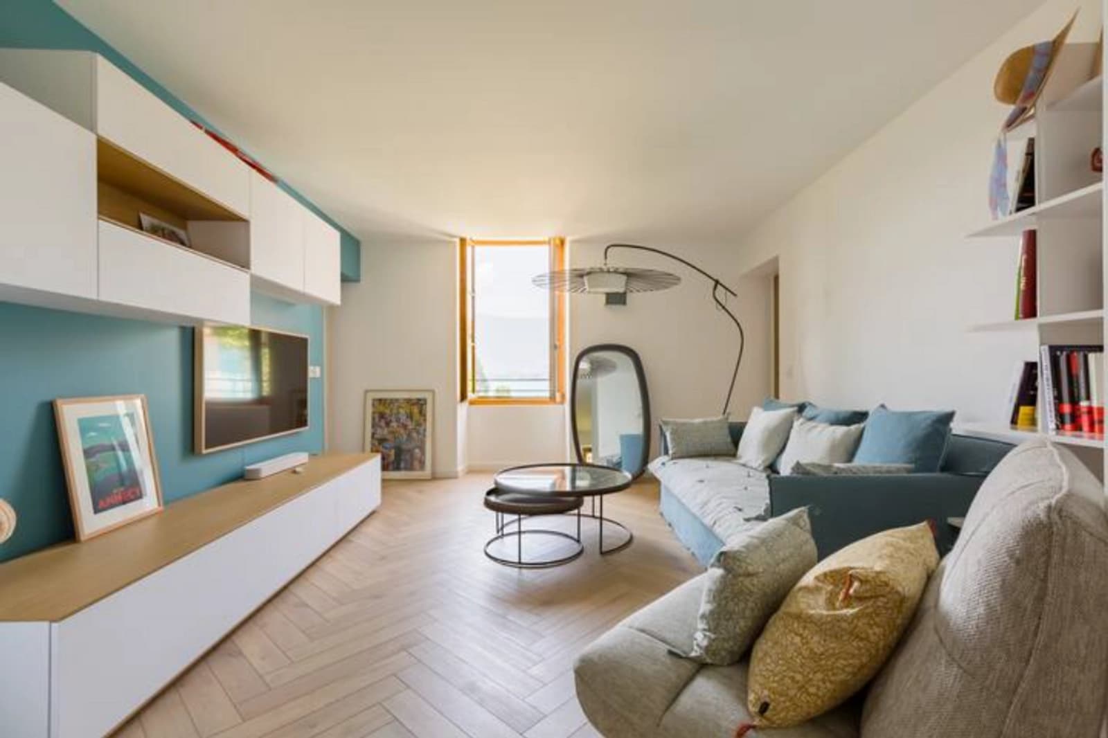 Salon dans Appartement avec Jardin & vue Lac d'Annecy  - 1