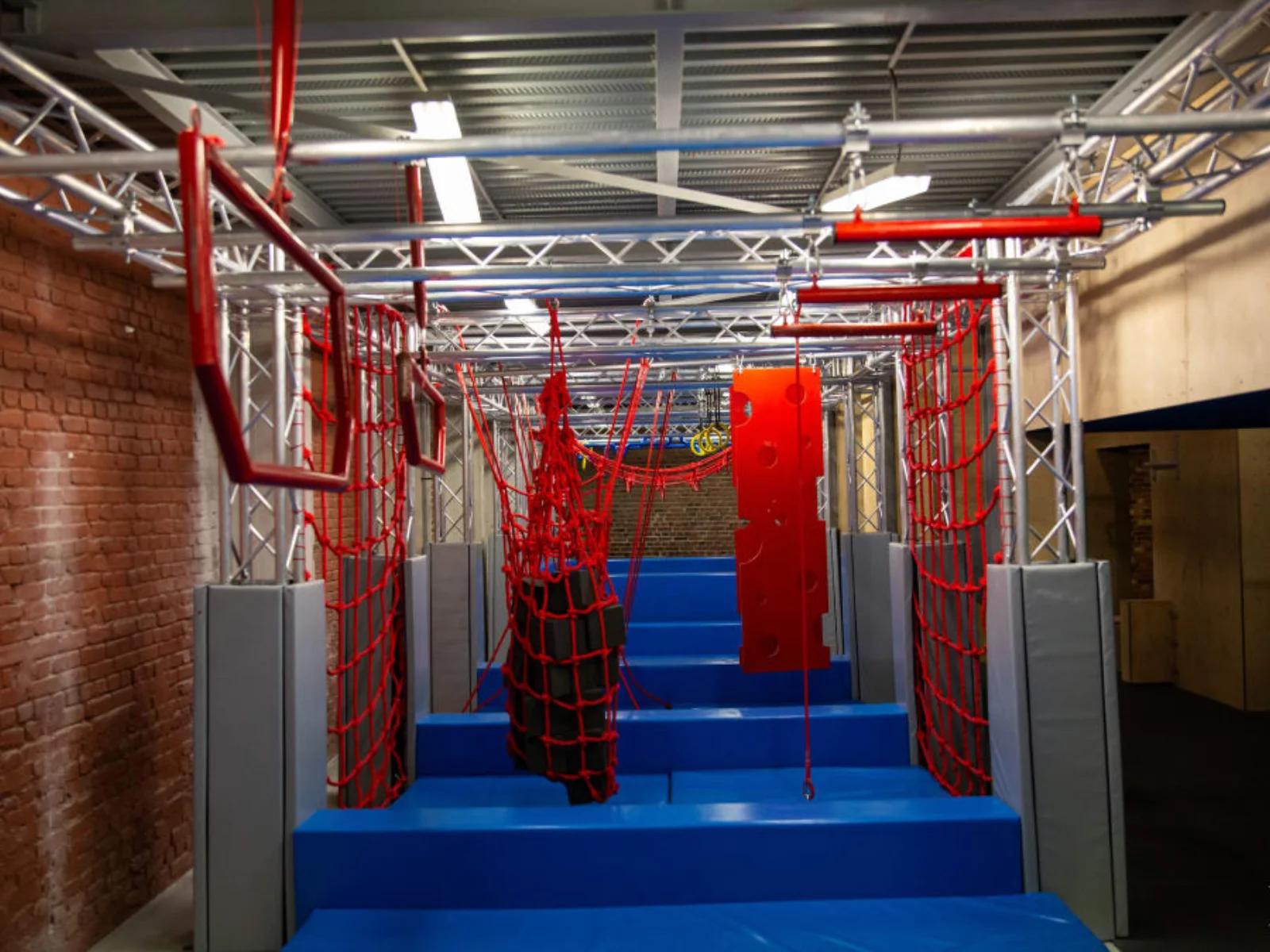 Space First indoor obstacle course - 4