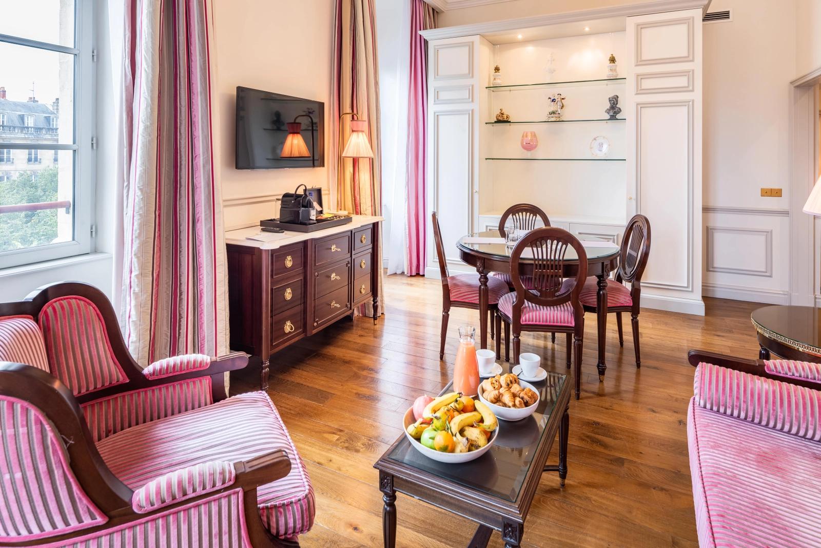 Sala dentro Suite Marie-Antoinette - 1