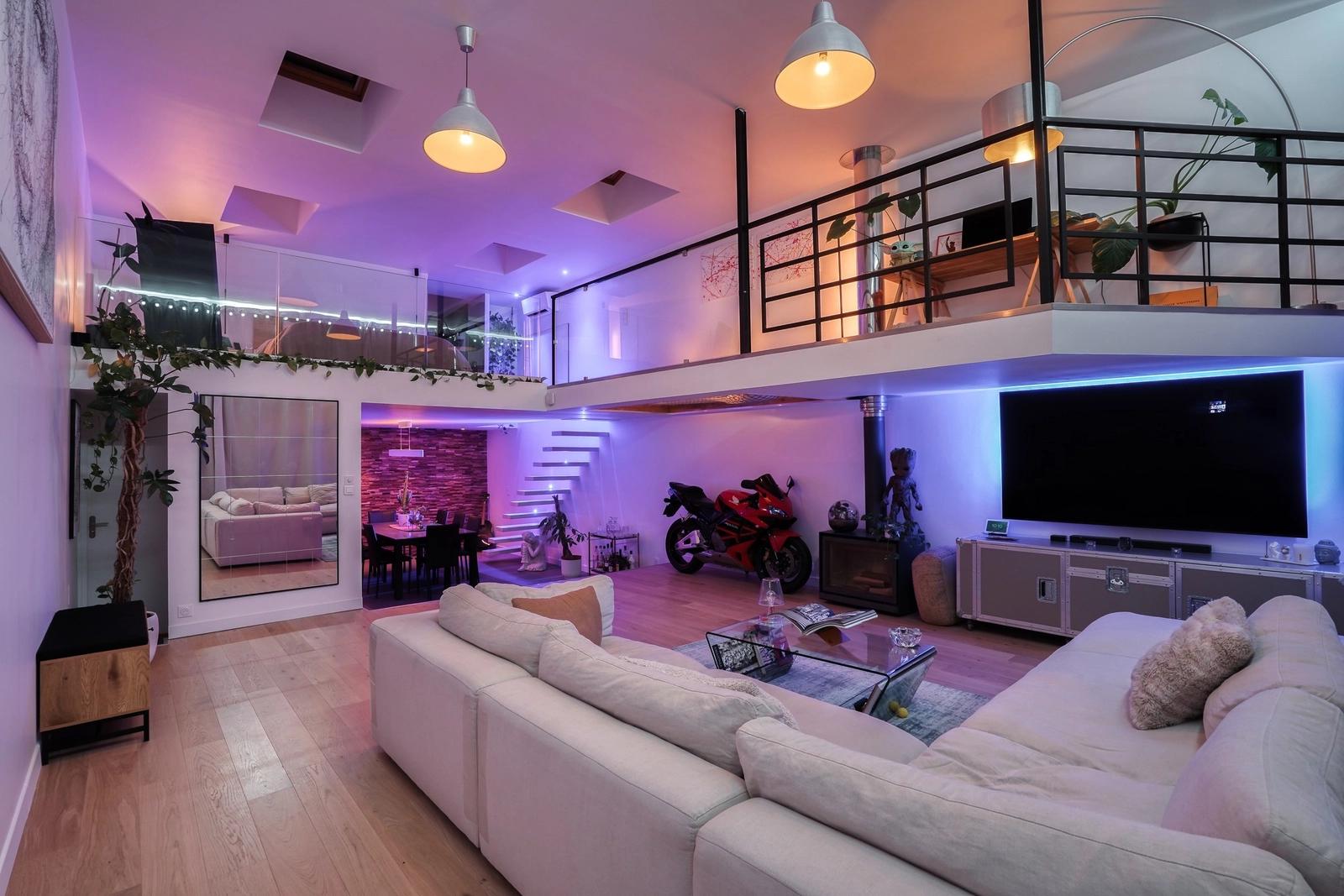 Living room in South-facing loft/ terrace/ photo studio/ film location - 1