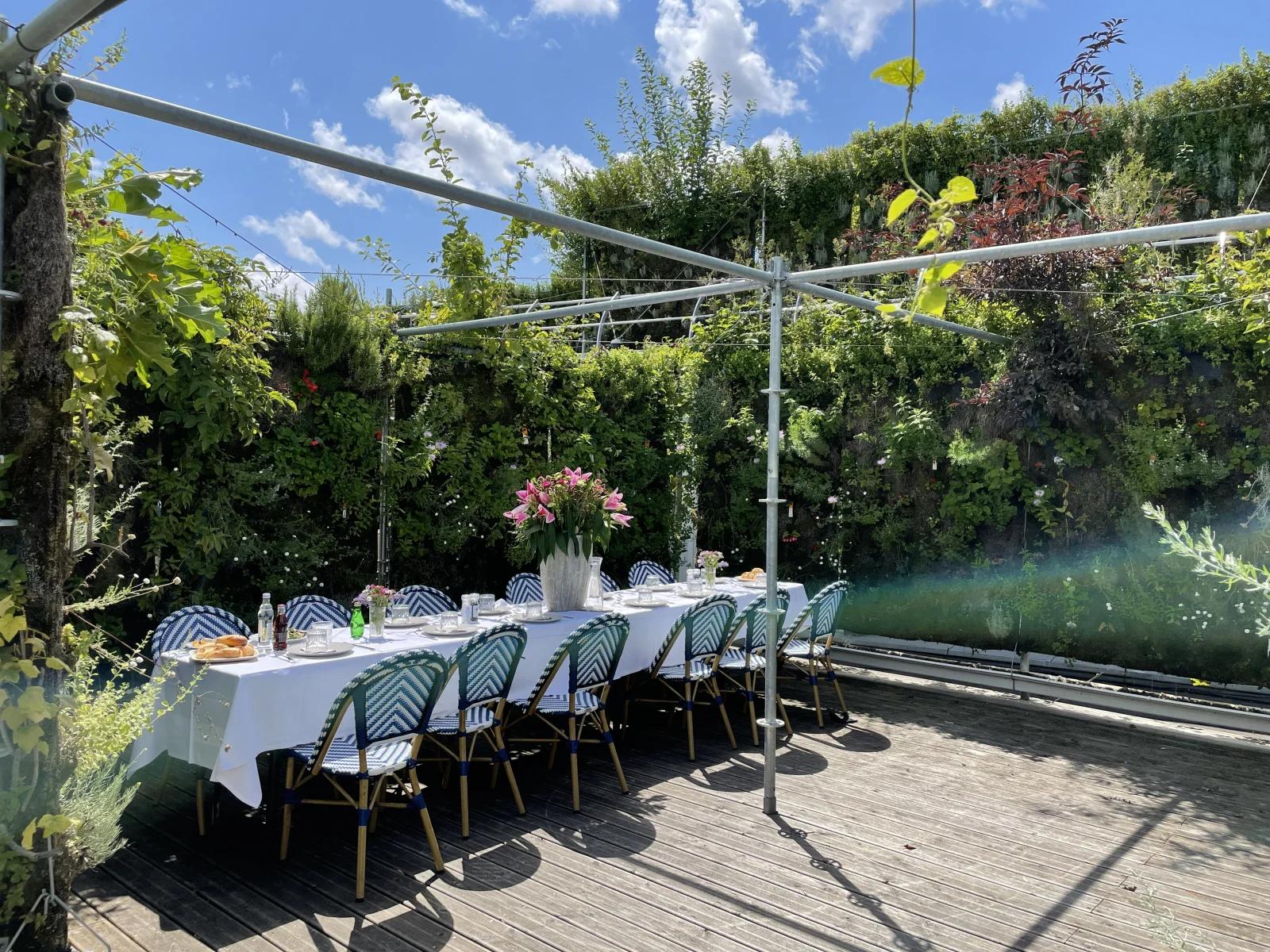 Comedor dentro Jardín encaramado en el corazón del Marais con vistas de 360°. - 1