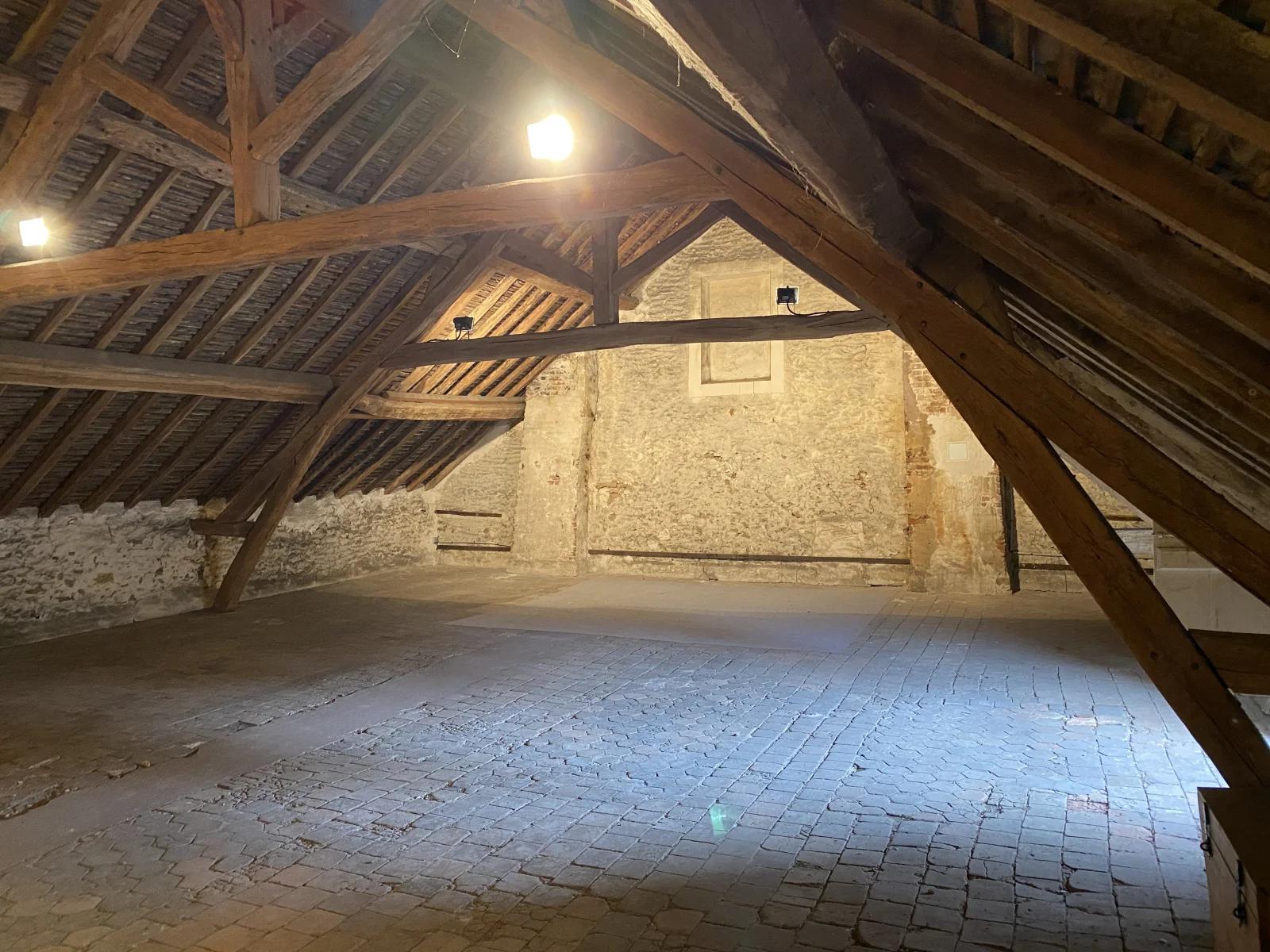 Bedroom in Large attic space in old house. - 1