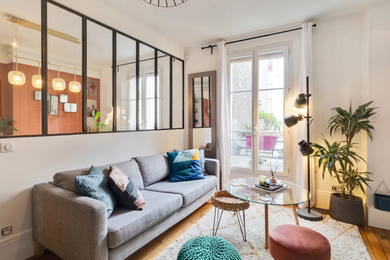 Living room in Warm, modern loft at the foot of Montmartre - 1