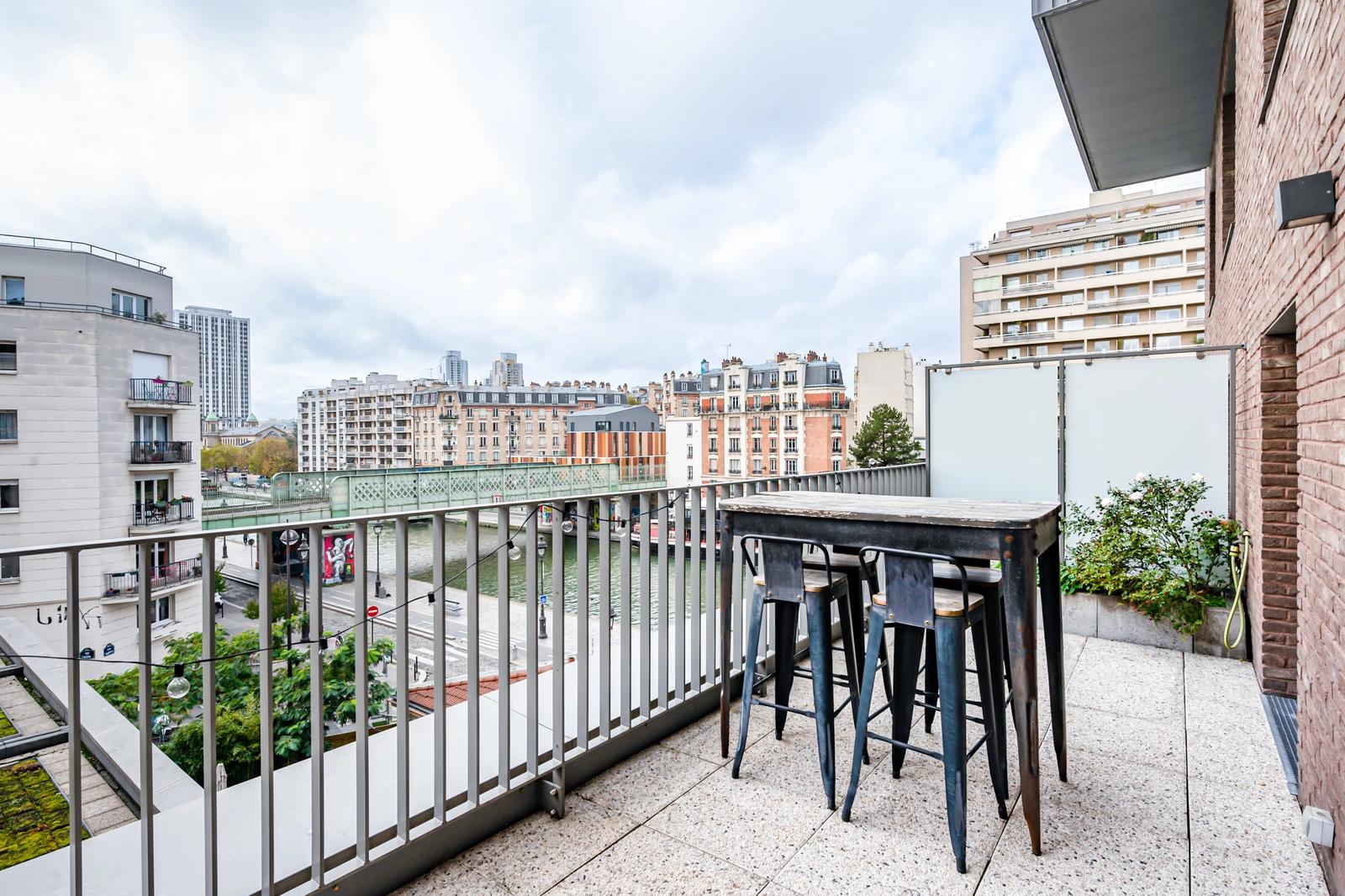 Meeting room in Duplex with terrace - Canal de l'Ourcq view - 1