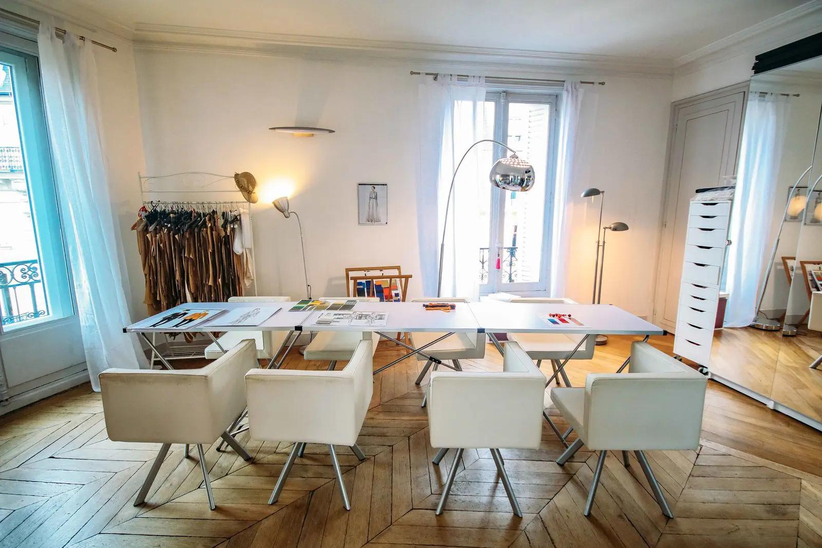 Comedor dentro Precioso piso de estilo Haussmann con vistas a St-Augustin - 5