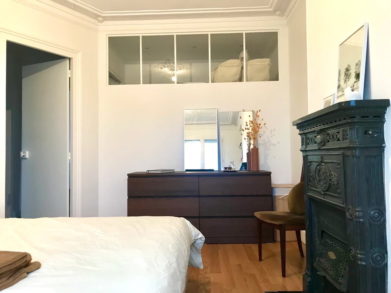Bedroom in Beautiful Haussmann with view of the Sacré Coeur - 1
