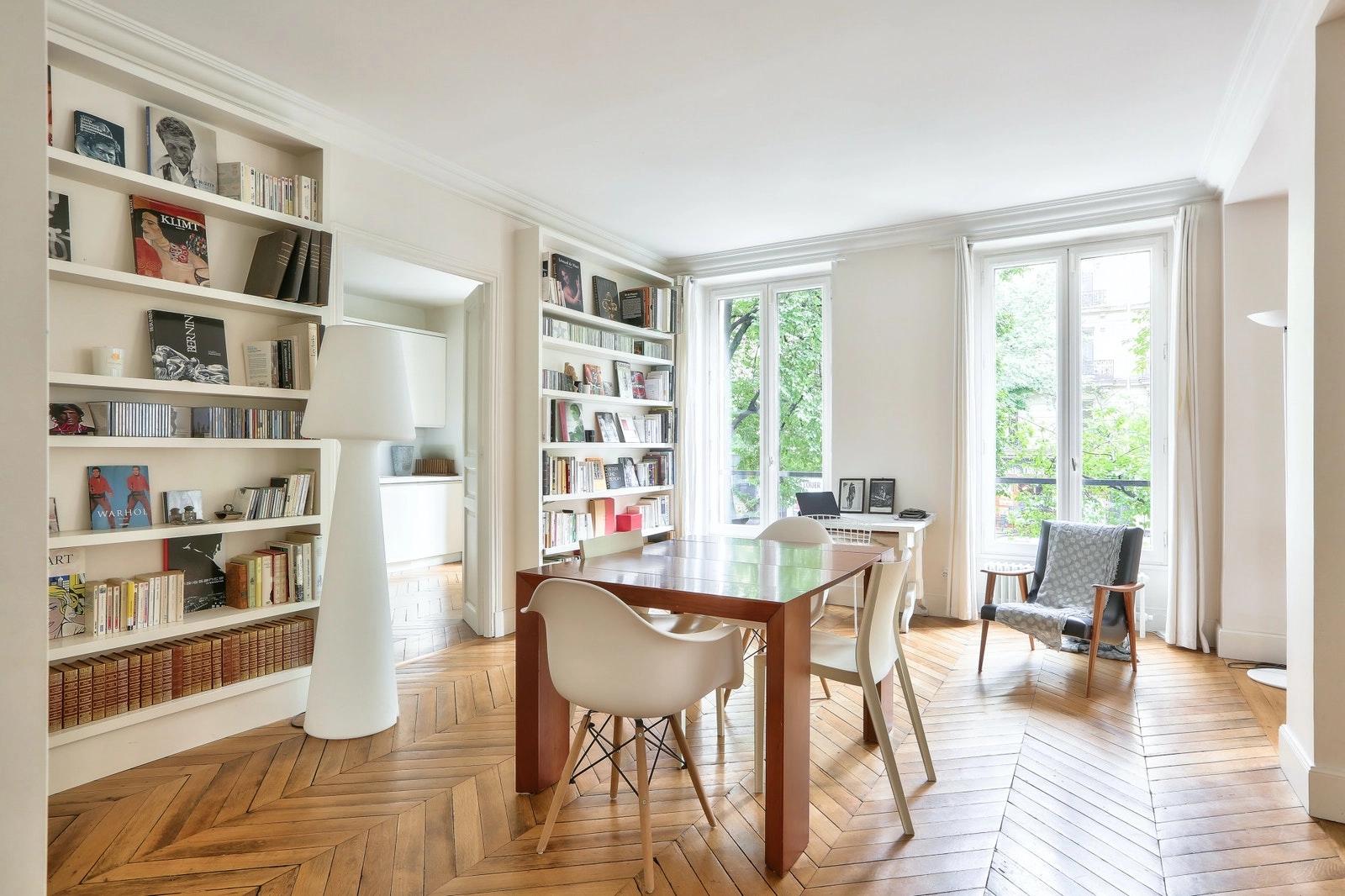 Comedor dentro Preciosa, luminosa y cálida casa contemporánea de estilo Haussmann - 1