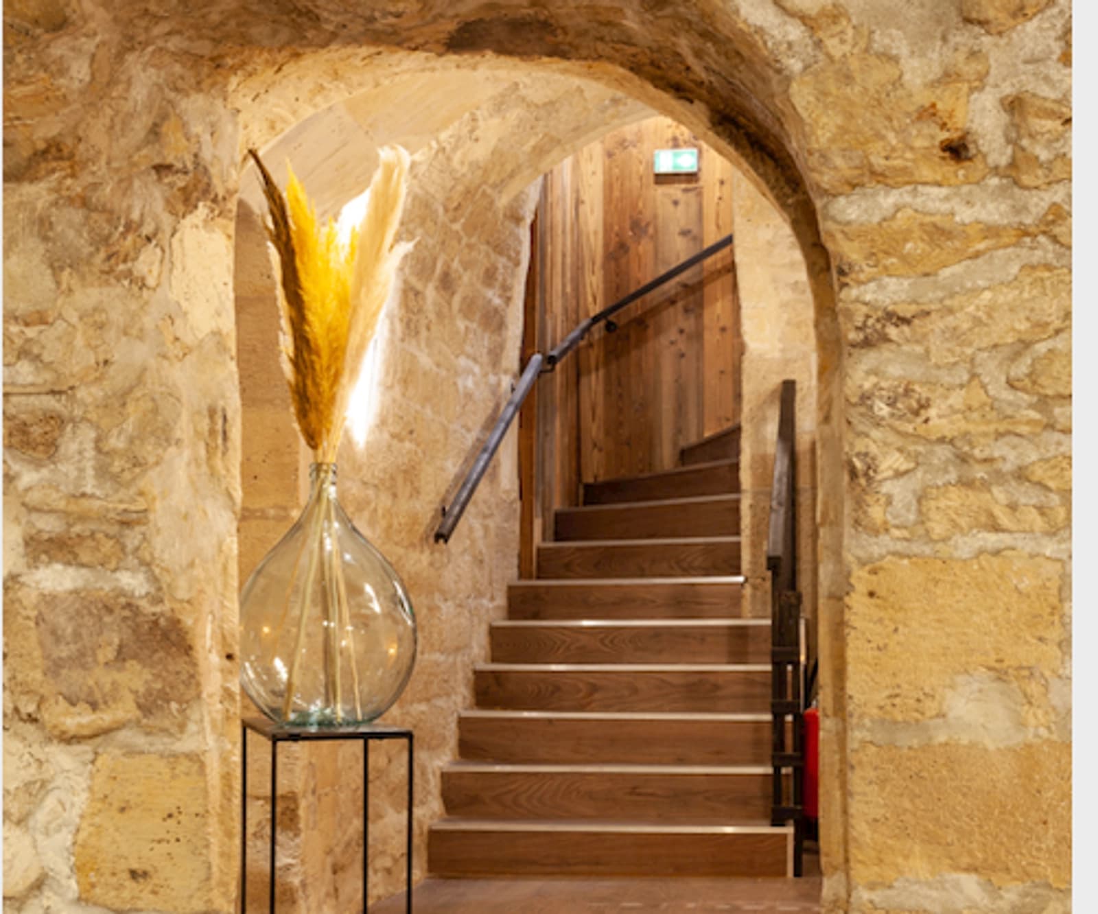 Bathroom in Vaulted cellars in the heart of historic Paris - 1