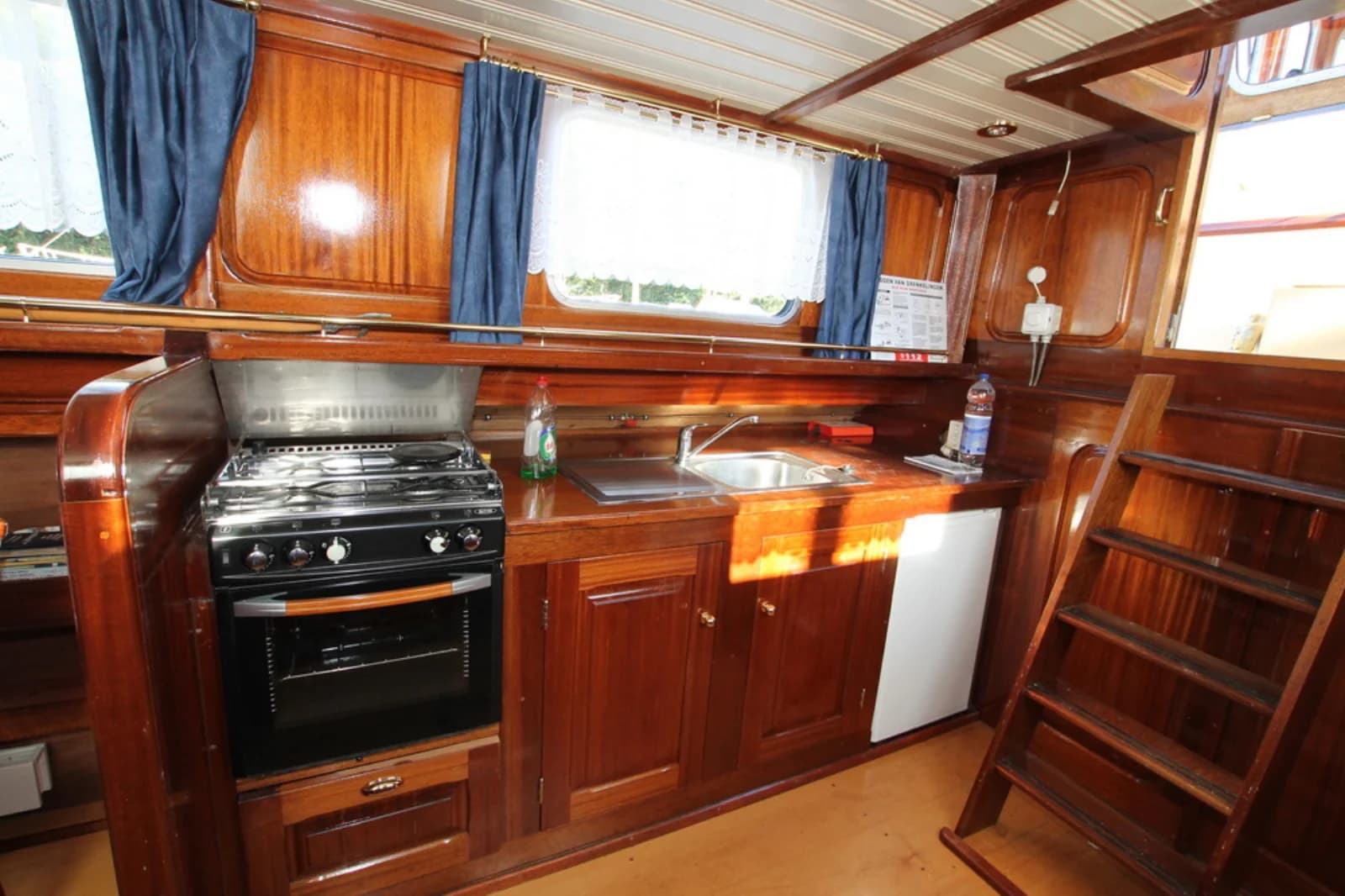 Kitchen in Magnificent barge - 1