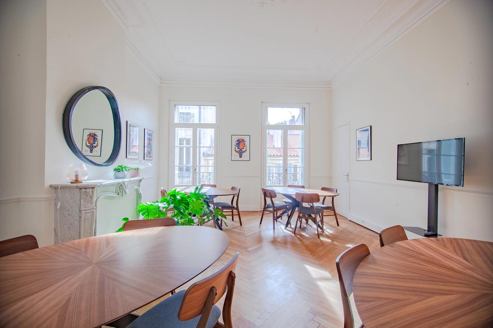 Meeting room in Haussmannian charm in the heart of downtown - 3