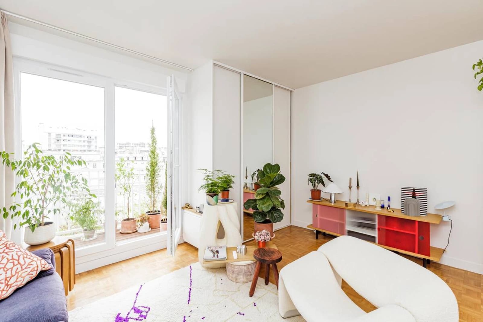 Salon dans Loft Design avec terrasses au coeur de Paris - 4