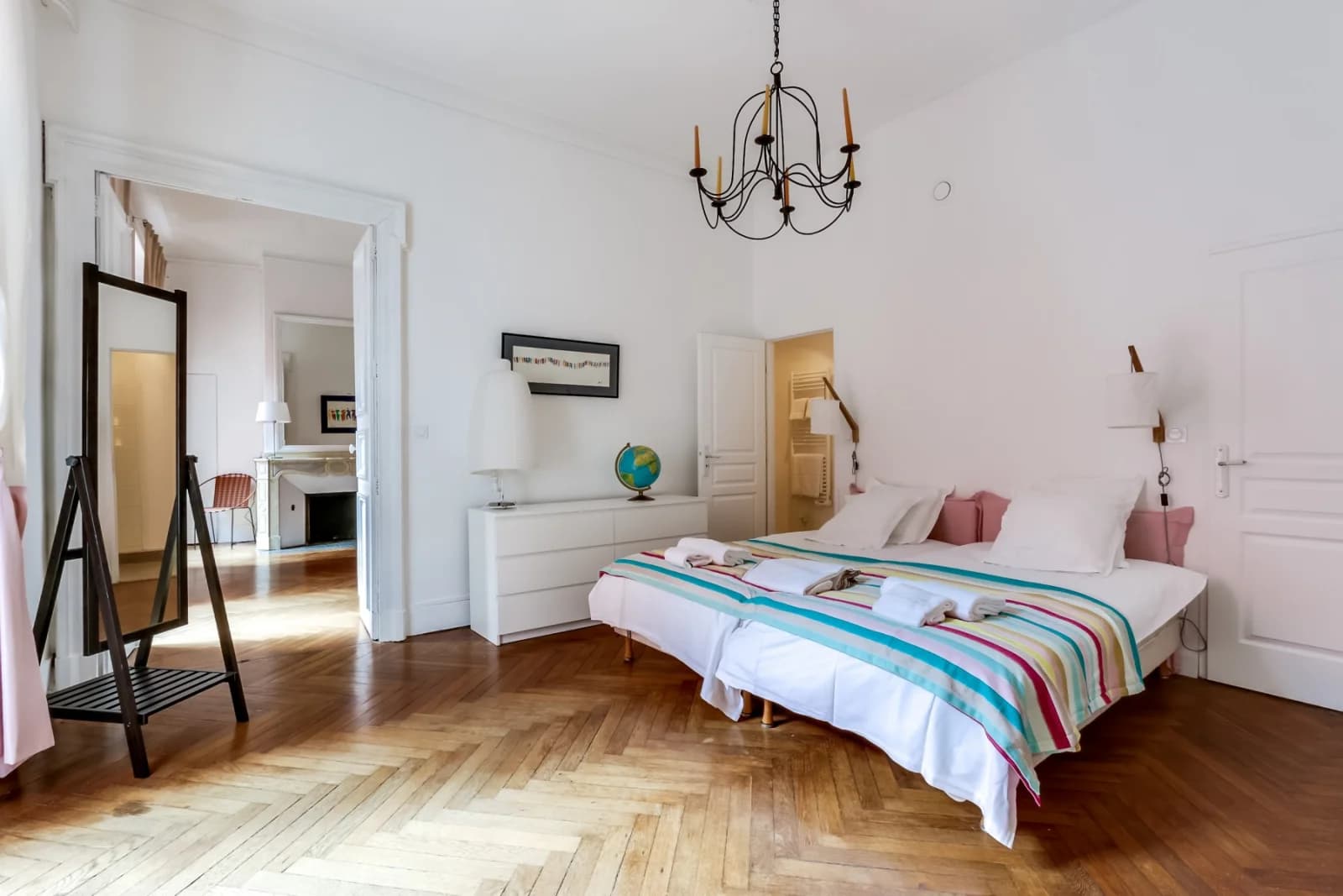 Bedroom in Beautiful bourgeois apartment in the city center - 5