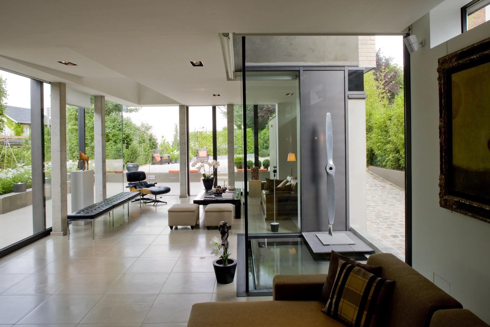 Space Fully glazed onto a magnificent garden - 3