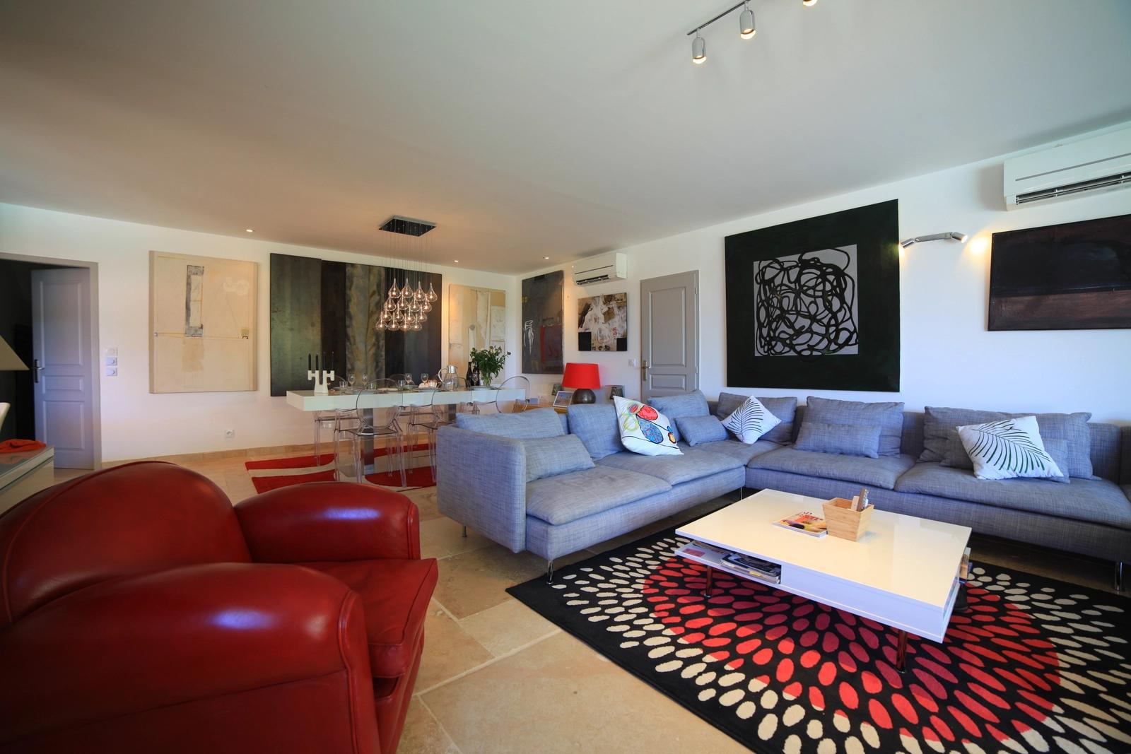 Living room in spacious designer villa in provence - 1