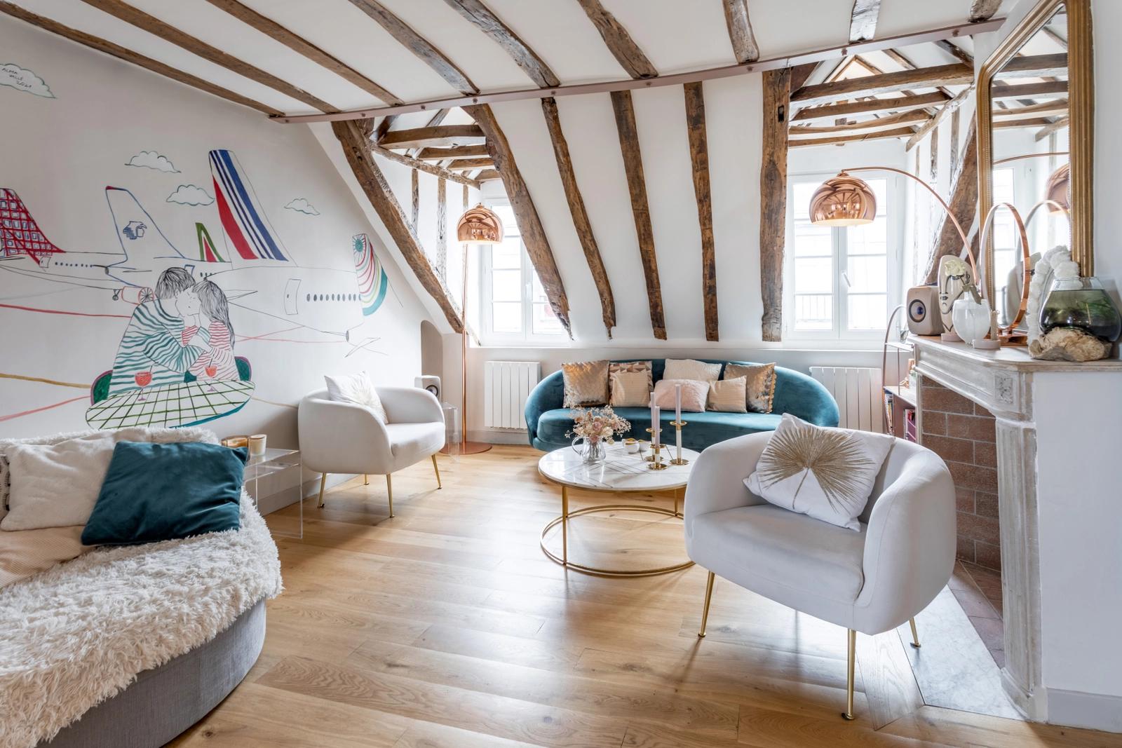 Living room in Charming apartment with exposed beams - 0