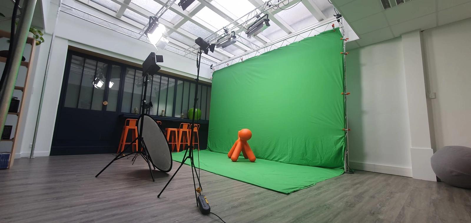 Salon dans Votre espace de tournage vidéo professionnel - 1