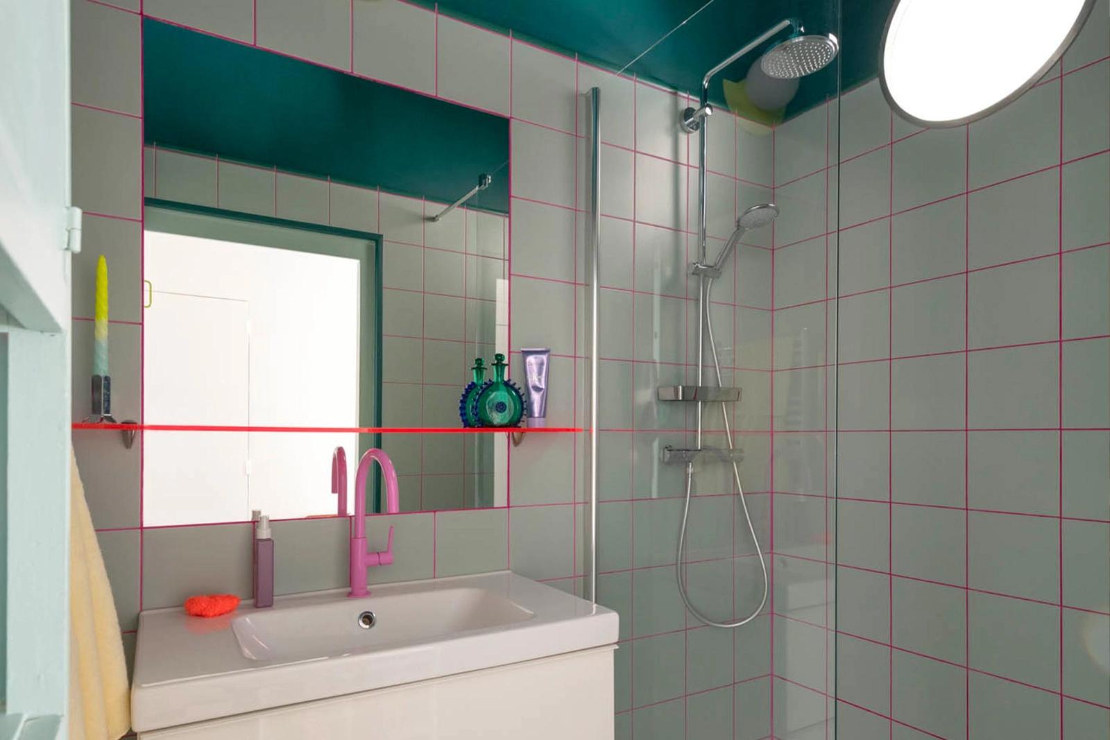Salle de bain dans Appartement d'architecte coloré - 1