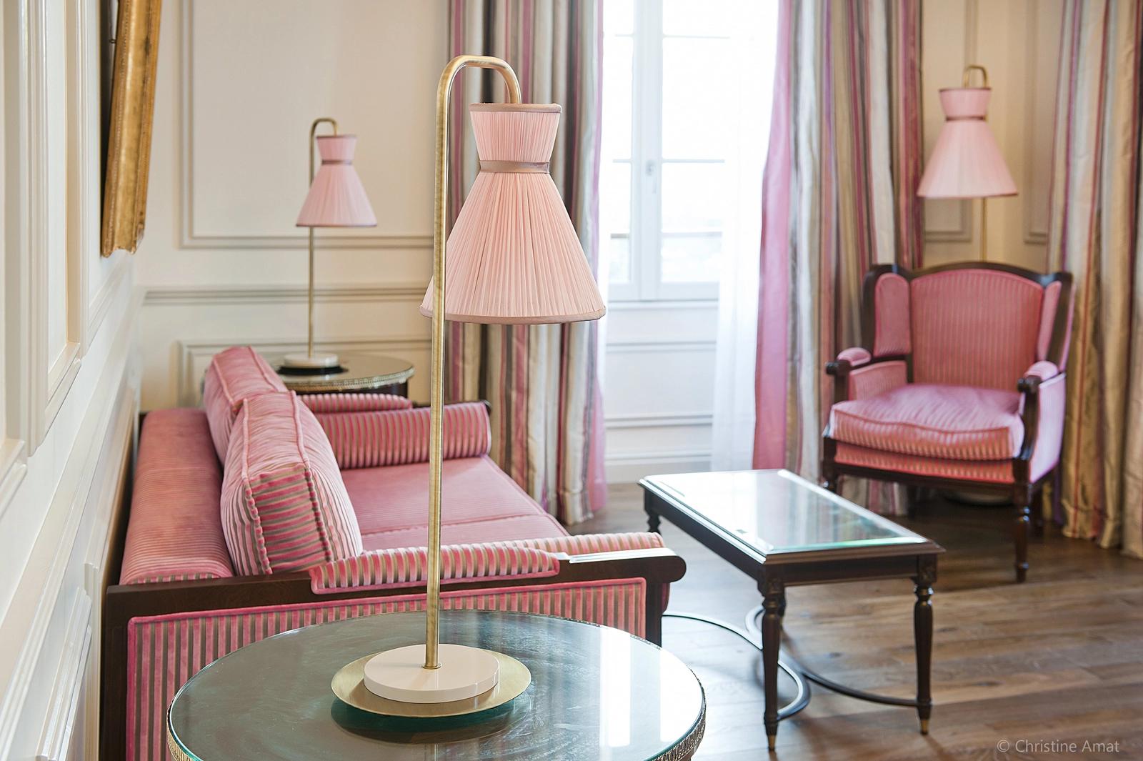 Living room in Marie-Antoinette Suite - 5