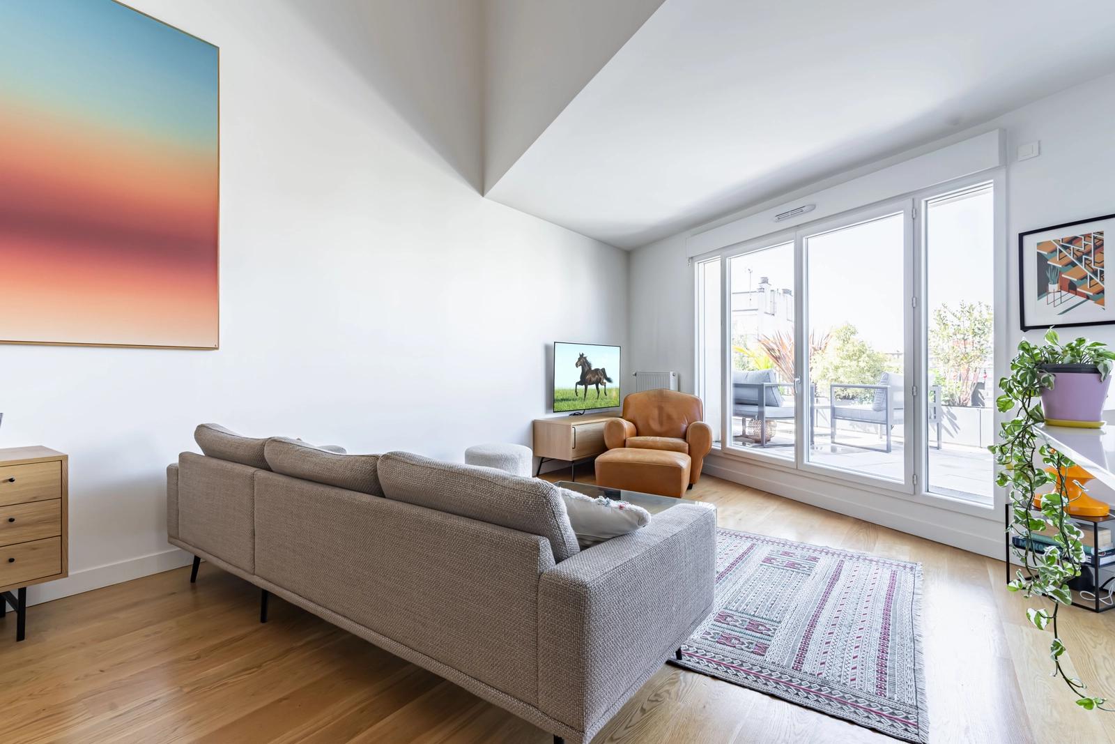 Living room in Light-filled duplex - 5